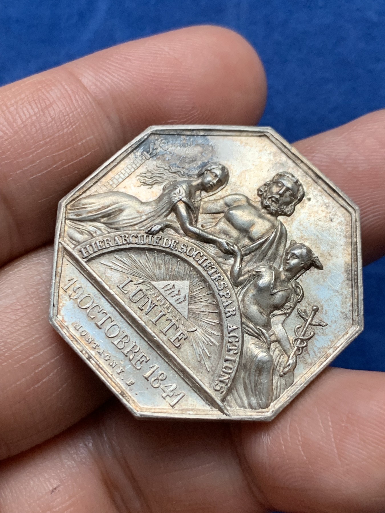 《竞宝斋》第262场-周日，周一，周二 3场连拍 (全场包邮) 法国保险信用联盟八角银质代币，女性形象的墨丘利，高浮雕，18.09g，34.5mm，手指边铭