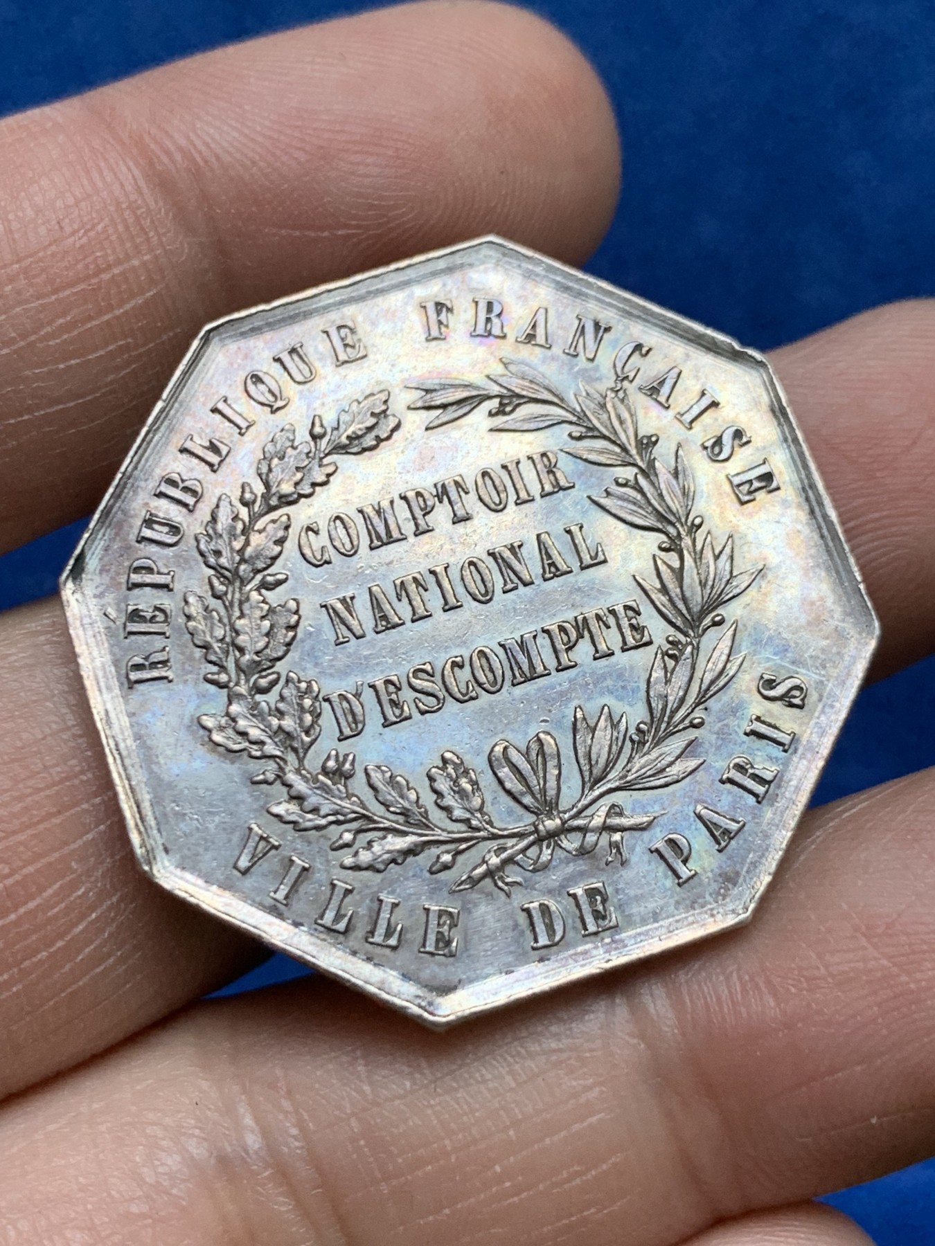 《竞宝斋》第262场-周日，周一，周二 3场连拍 (全场包邮) 法国八角代用银币，巴黎贴现银行，18.67g，34.5mm，无边铭