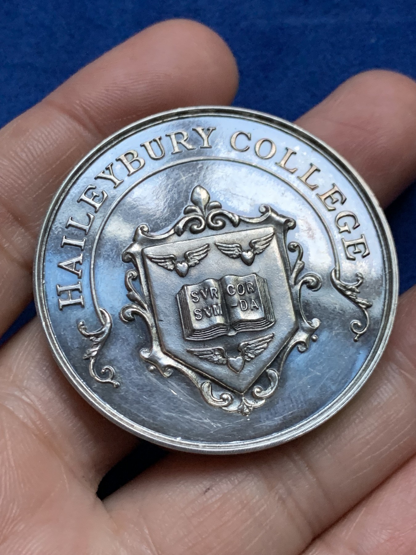 《竞宝斋》第262场-周日，周一，周二 3场连拍 (全场包邮) 英国1911年黑利伯里学院银质奖章，47.39g，44.6mm