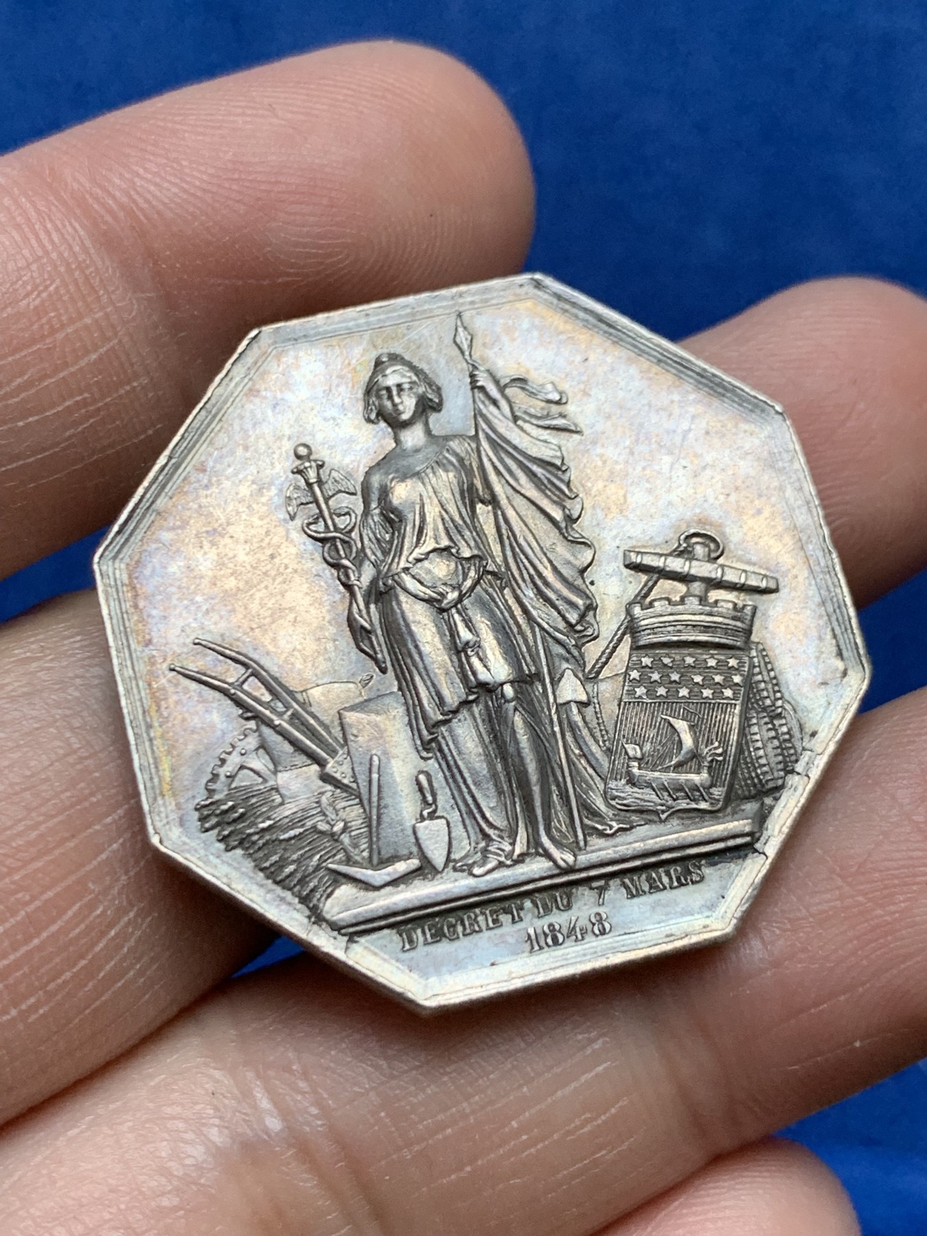 《竞宝斋》第262场-周日，周一，周二 3场连拍 (全场包邮) 法国八角代用银币，巴黎贴现银行，18.67g，34.5mm，无边铭