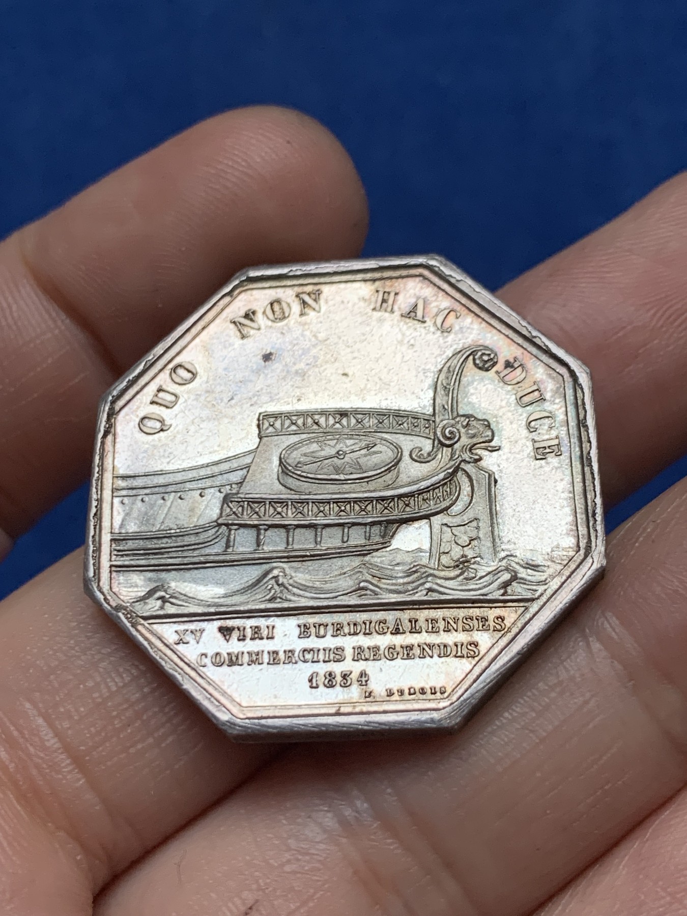 《竞宝斋》第262场-周日，周一，周二 3场连拍 (全场包邮) 法国波尔多商会八角银章，19.76g，33.6mm，船锚+C边铭（1841-1842）