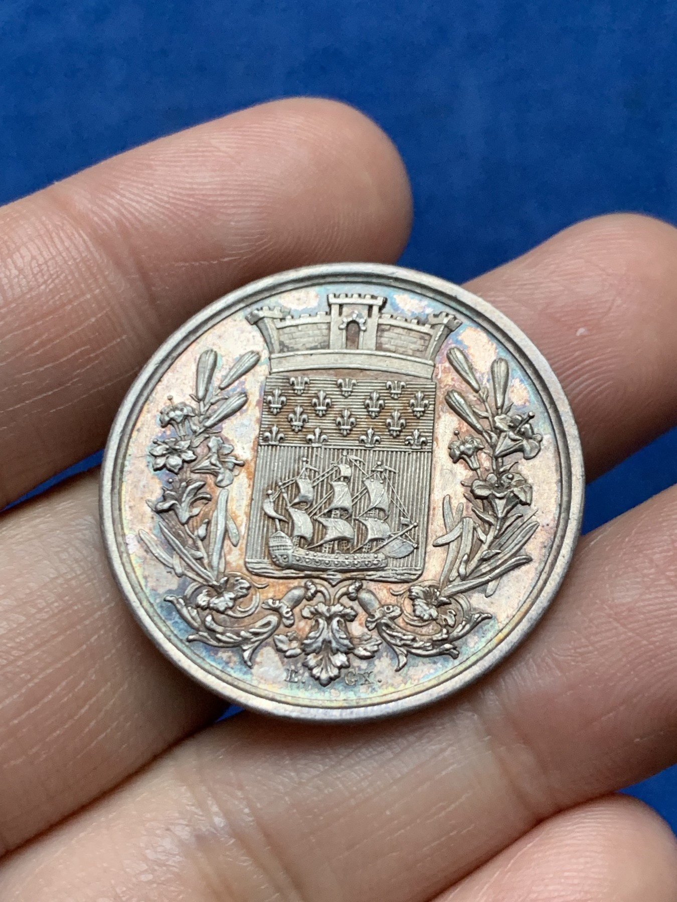 《竞宝斋》第262场-周日，周一，周二 3场连拍 (全场包邮) 法国塞纳河行政区银质代币，塞纳河河神，10.96g，32.4mm，早期无边铭