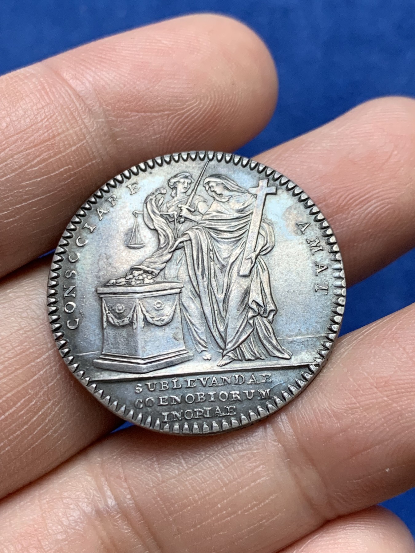 《竞宝斋》第262场-周日，周一，周二 3场连拍 (全场包邮) 法国1756年圣叙尔皮斯教堂银代币，细节清晰保留完好，9.02g，30mm