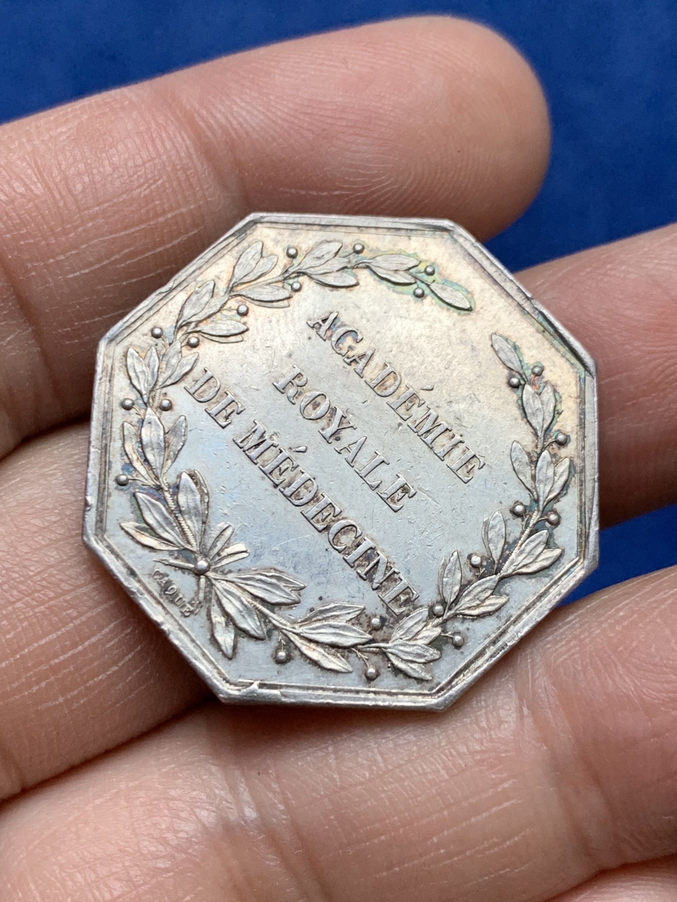 《竞宝斋》第262场-周日，周一，周二 3场连拍 (全场包邮) 法国皇家医学院JETON银质八角，直径30.5毫米 重量14.38克，边铭：早期光边原铸