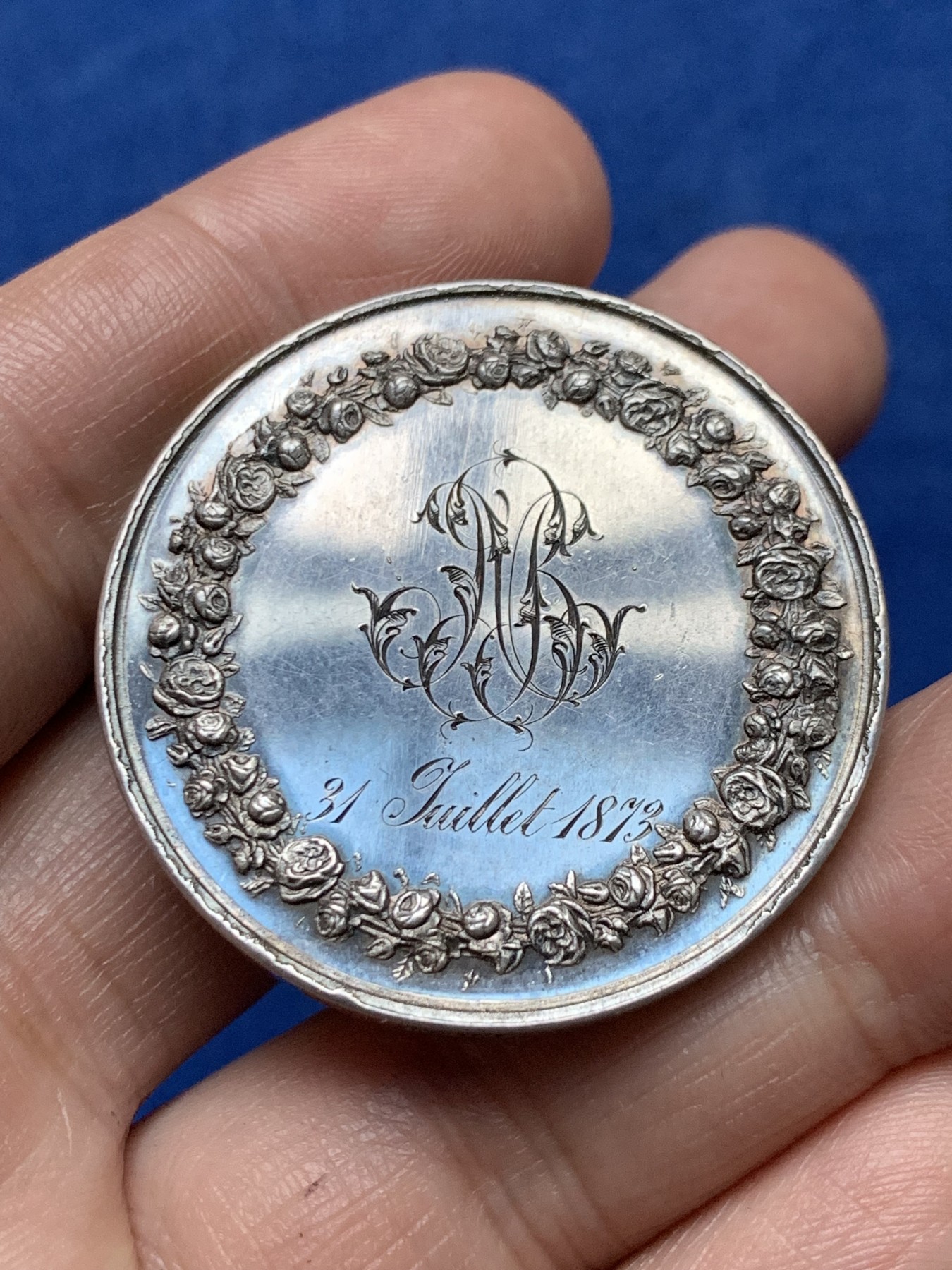 《竞宝斋》第262场-周日，周一，周二 3场连拍 (全场包邮) 法国爱情与婚姻纪念银章，24.72g，39.4mm，蜜蜂边铭