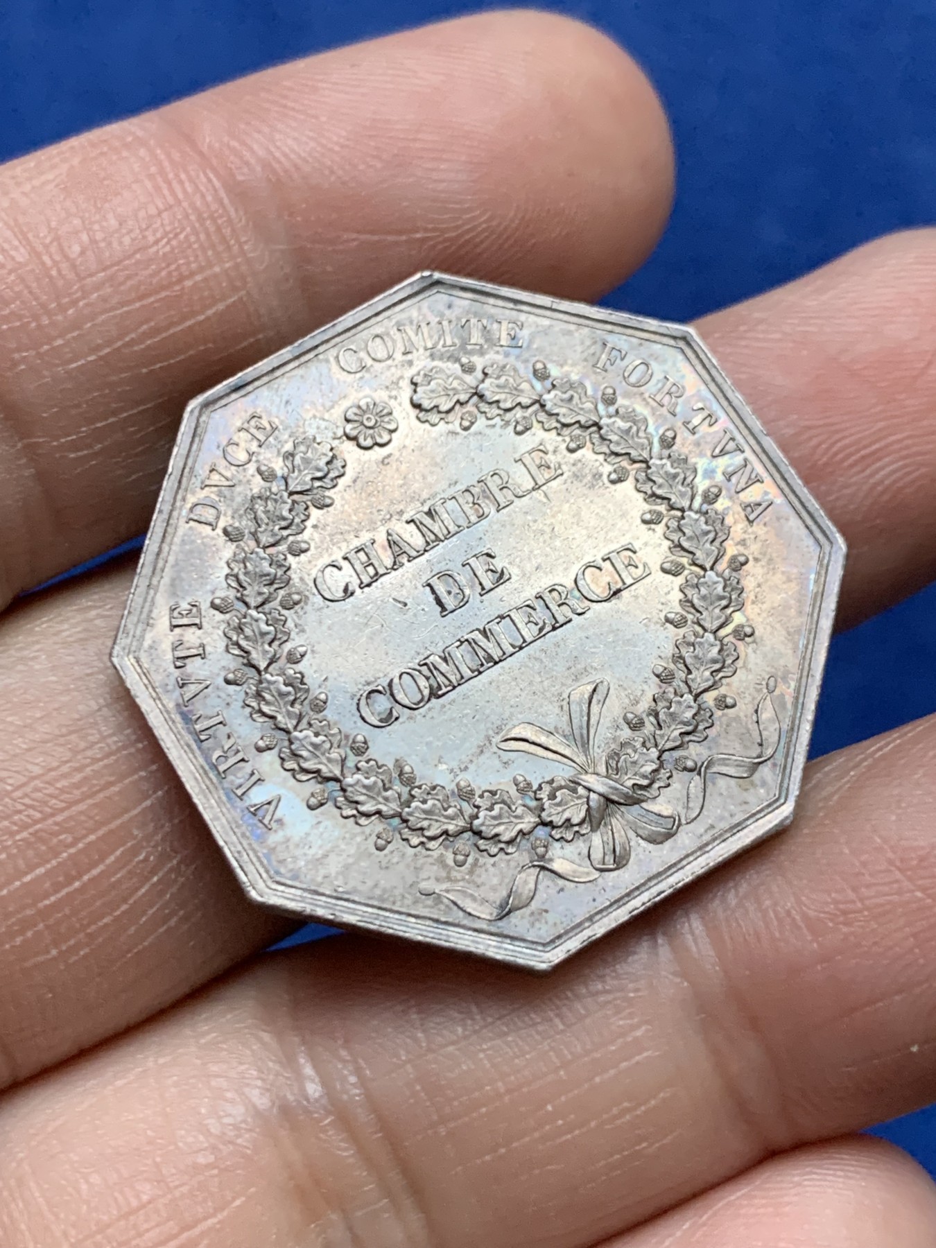 《竞宝斋》第262场-周日，周一，周二 3场连拍 (全场包邮) 法国八角银质代币，里昂商会，17.08g，31.7mm，1832年以前无边铭