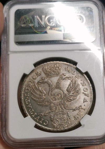 凡希社世界钱币微拍第二百六十六期 荐！1758JJJ帝国自由市吕贝克32先令（2/3泰勒）大银NGC-MS64，稀有的改版鹰型，淡紫罗兰彩，N唯一最高分！