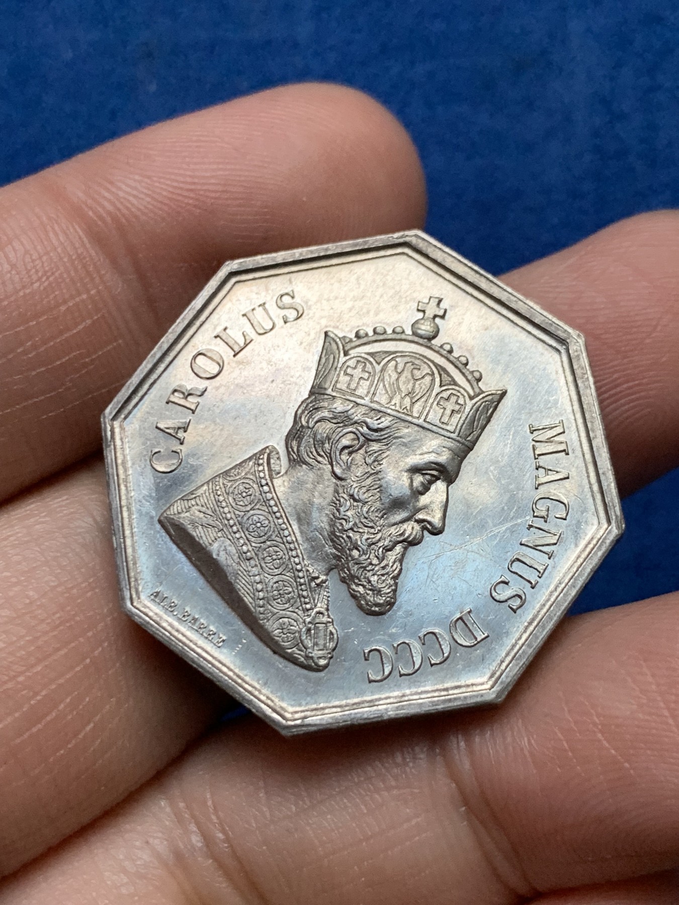 《竞宝斋》第262场-周日，周一，周二 3场连拍 (全场包邮) 法国1860-1879八角银质代币，塞纳省教育机构，查理大帝 蜜蜂边铭 重量15.45克，直径31毫米