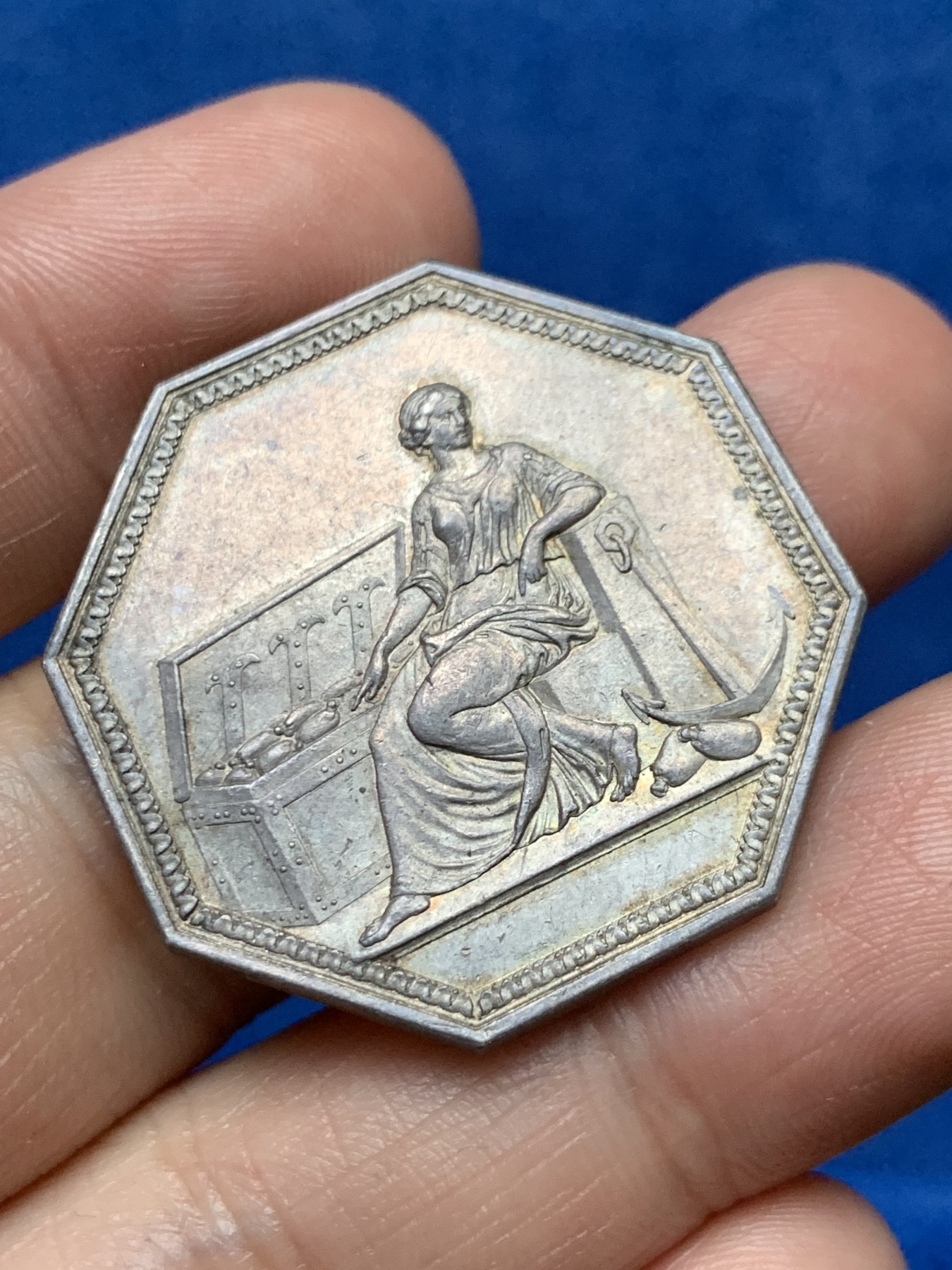 《竞宝斋》第262场-周日，周一，周二 3场连拍 (全场包邮) 法国巴黎贴现银行八角银章，14.53g，33.7mm，早期无边铭