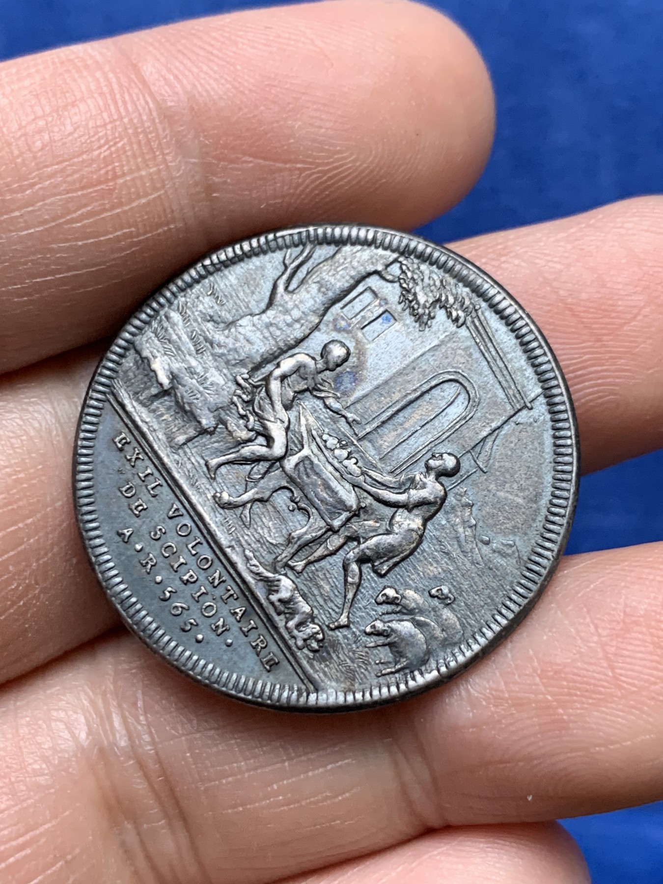 《竞宝斋》第262场-周日，周一，周二 3场连拍 (全场包邮) 象征古罗马历史的银质代币，罗马建城565年（公元前189年）西庇阿自愿被流放，细节非常丰富，铸造于1740-1748年由瑞士的达希尔父子雕刻，10.15g，31.7mm