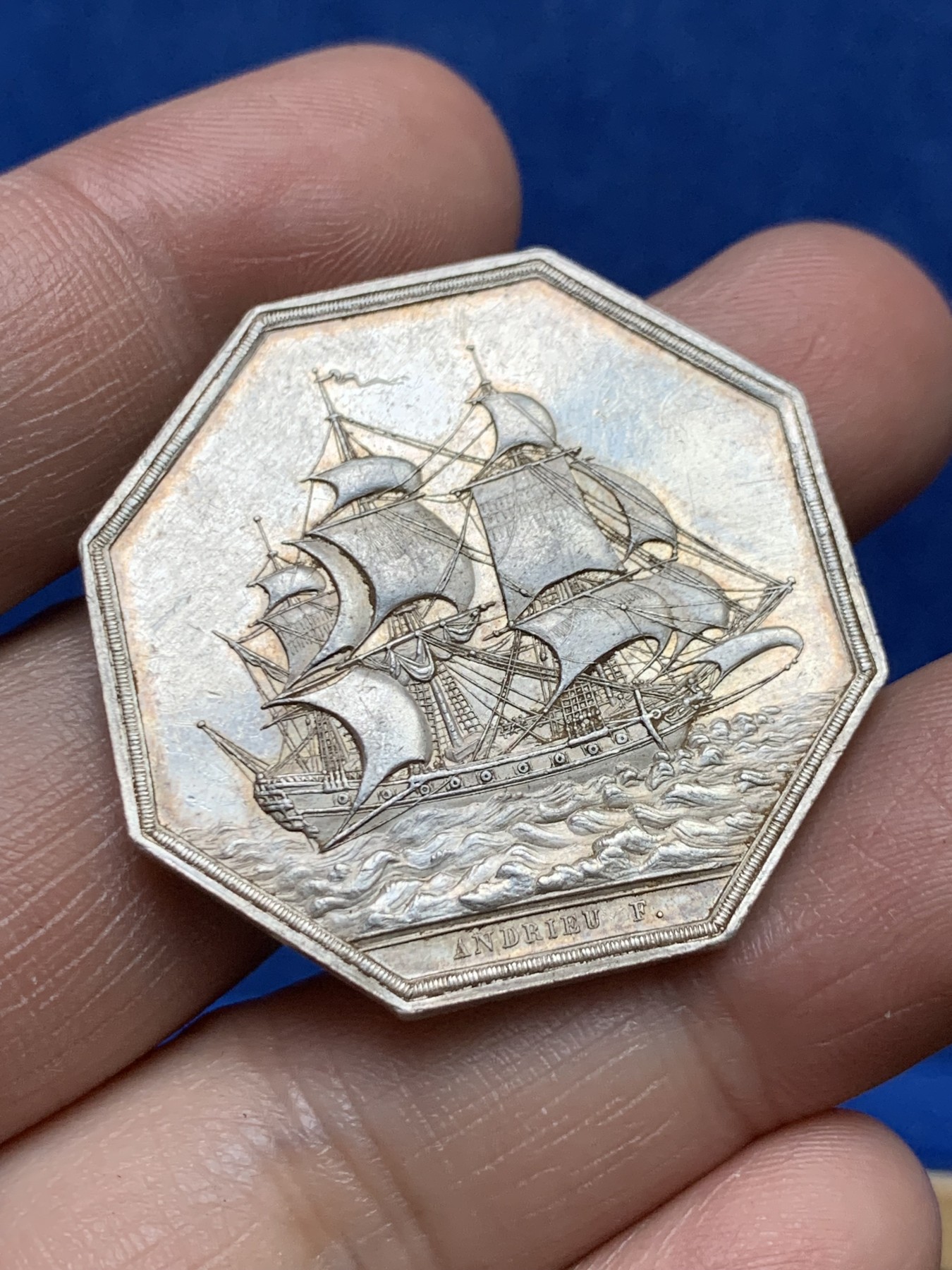 《竞宝斋》第262场-周日，周一，周二 3场连拍 (全场包邮) 法国1803年巴黎商会八角代用币银章，直径35.9mm，重17.80g，早期光边原铸