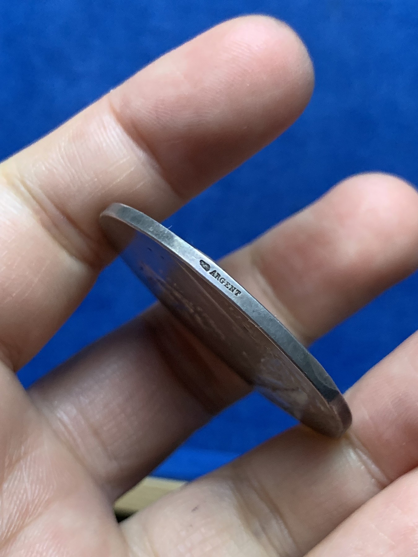 《竞宝斋》第262场-周日，周一，周二 3场连拍 (全场包邮) 法国O.Rtoy “永恒的爱”结婚纪念银章，31.57g，41.3mm，丰饶角边铭，有轻磕