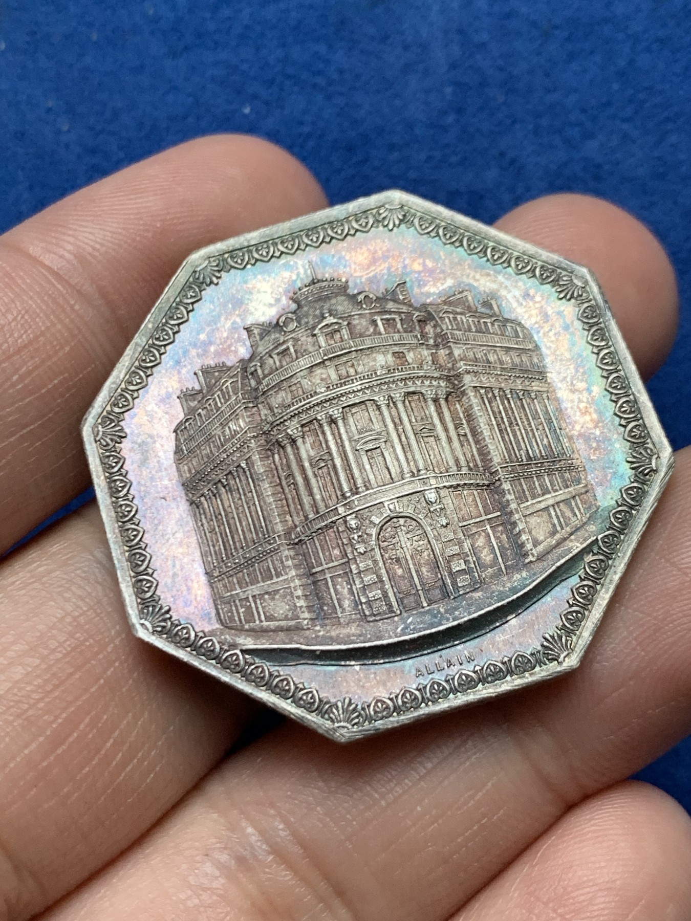 《竞宝斋》第262场-周日，周一，周二 3场连拍 (全场包邮) 法国存款与活期账户公司八角银代币，巴黎歌剧院建筑，透视感强，23.09g，37.7mm，大尺寸，好品难得