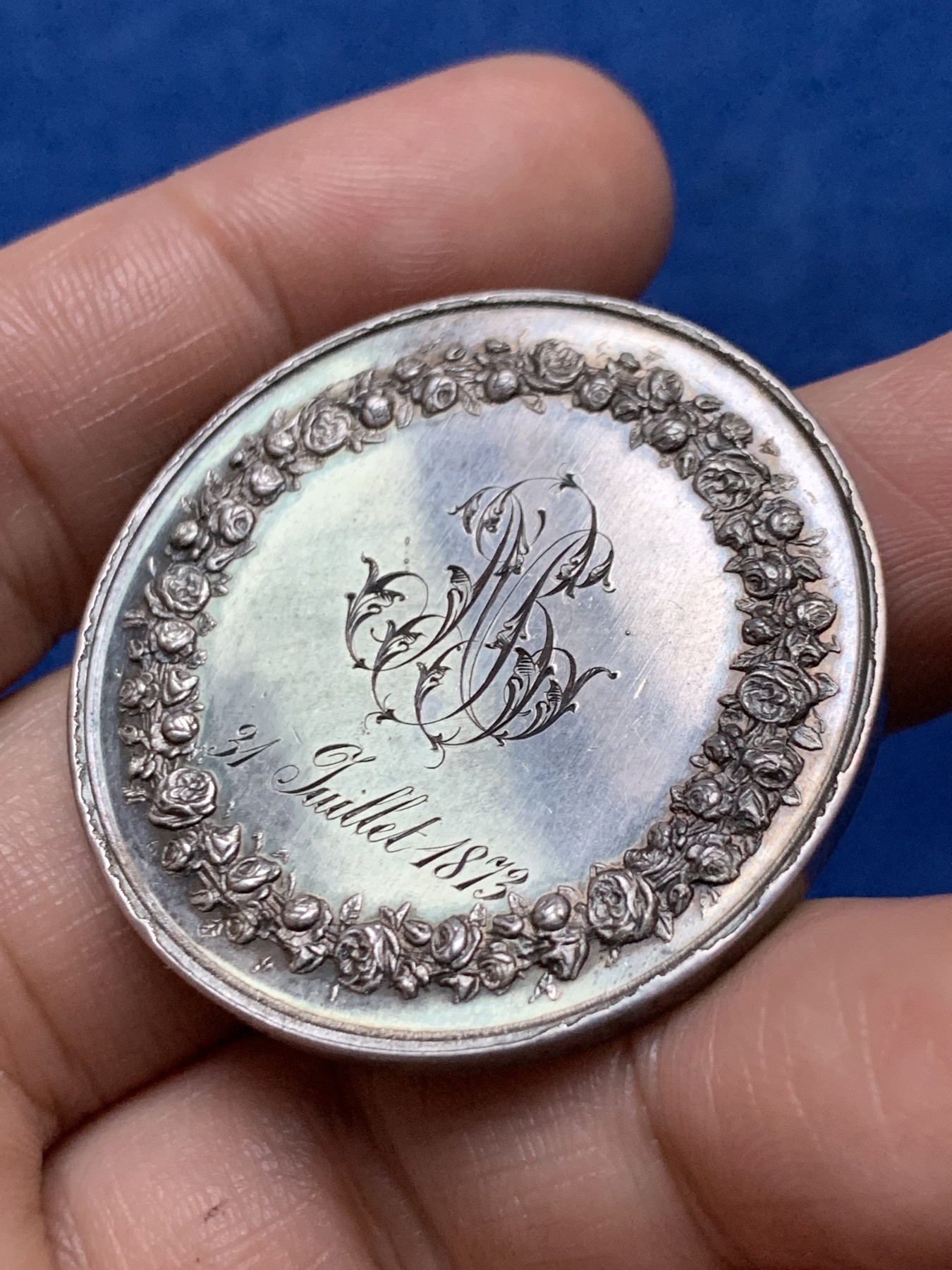 《竞宝斋》第262场-周日，周一，周二 3场连拍 (全场包邮) 法国爱情与婚姻纪念银章，24.72g，39.4mm，蜜蜂边铭