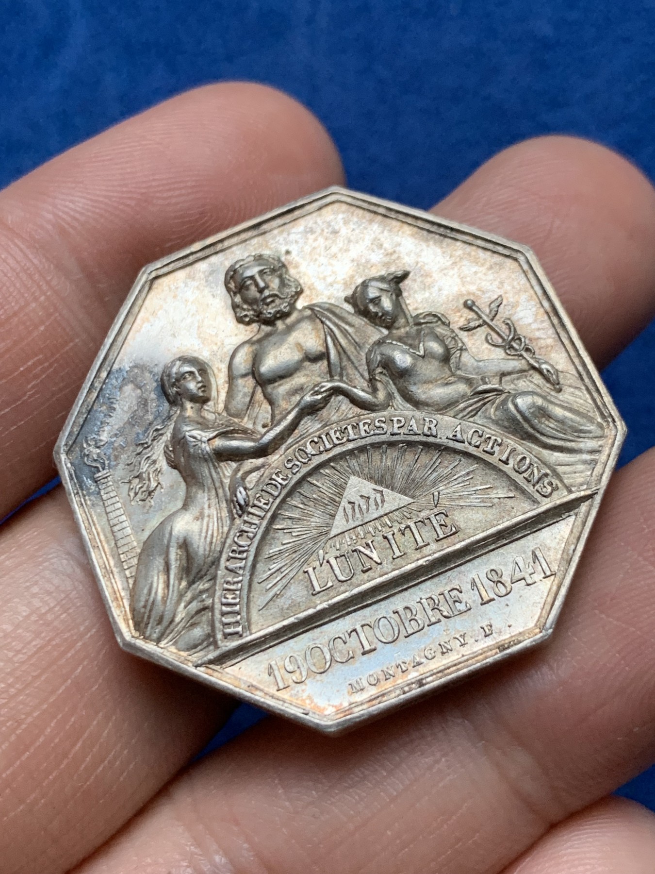 《竞宝斋》第262场-周日，周一，周二 3场连拍 (全场包邮) 法国保险信用联盟八角银质代币，女性形象的墨丘利，高浮雕，18.09g，34.5mm，手指边铭