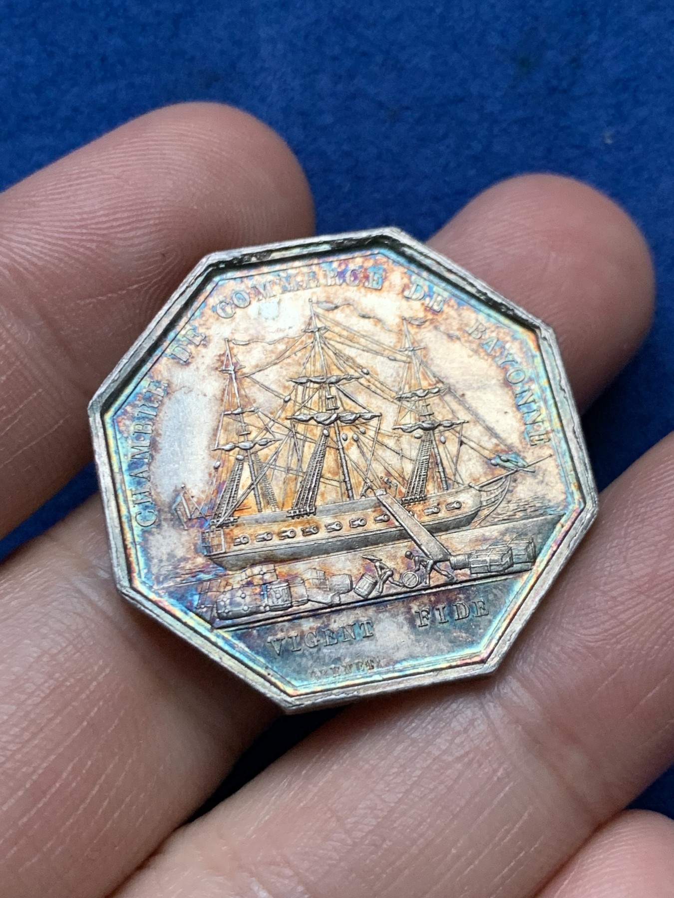 《竞宝斋》第262场-周日，周一，周二 3场连拍 (全场包邮) 法国八角银章，巴约纳商会，13.05g，30.7mm，蜜蜂边铭，极美五彩包浆