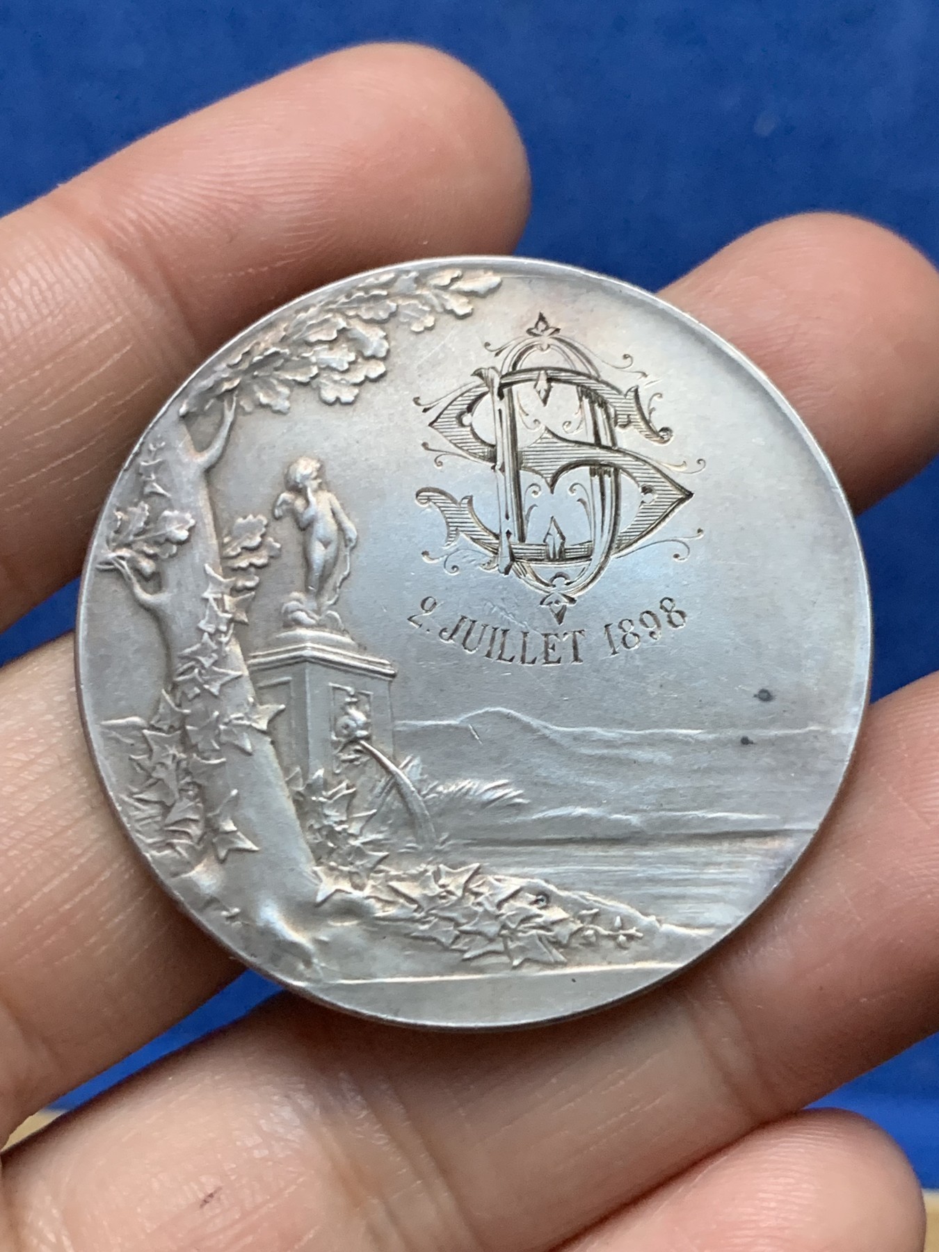 《竞宝斋》第262场-周日，周一，周二 3场连拍 (全场包邮) 法国O.Rtoy “永恒的爱”结婚纪念银章，31.57g，41.3mm，丰饶角边铭，有轻磕