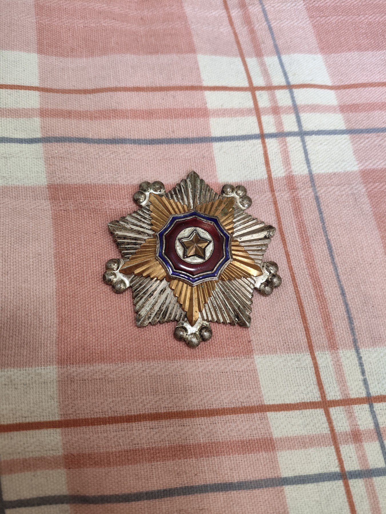 仁孝堂徽章红藏拍卖(第四场) 朝鲜二级国旗 品相还行 珐琅有瑕疵