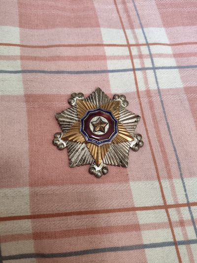 仁孝堂徽章红藏拍卖(第四场) - 朝鲜二级国旗 品相还行 珐琅有瑕疵