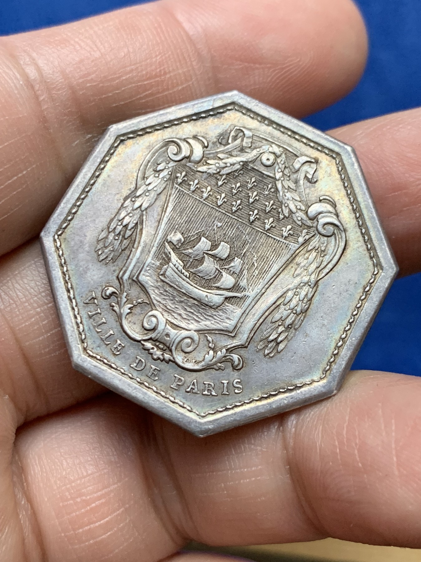 《竞宝斋》第262场-周日，周一，周二 3场连拍 (全场包邮) 法国1786年巴黎市政厅八角银质代币，代币吉祥寓意的独角兽，14.71g，33.8mm，早期无边铭