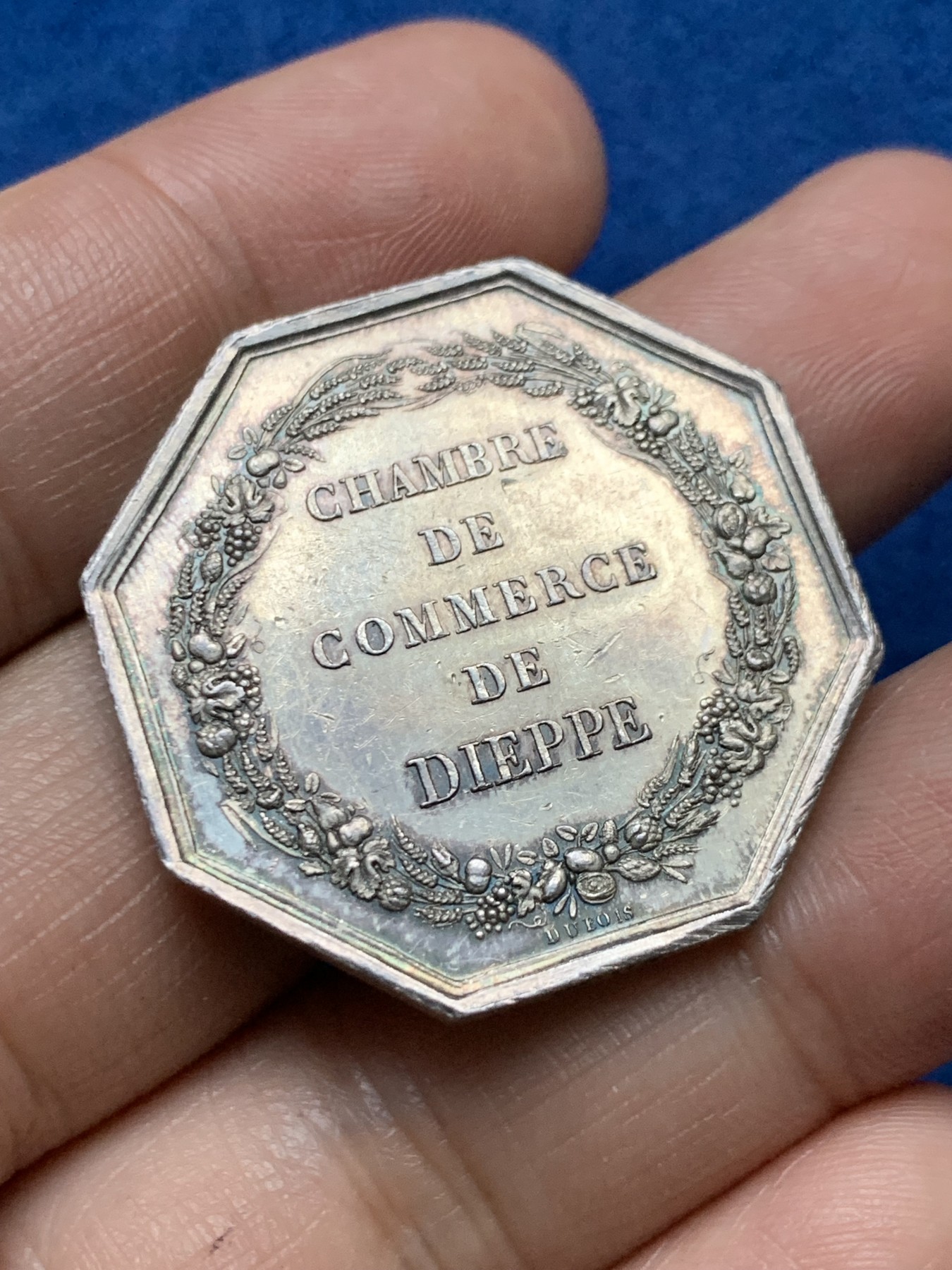 《竞宝斋》第262场-周日，周一，周二 3场连拍 (全场包邮) 法国银质jeton八角代币，迪耶普商会，17.09g，33.6mm，蜜蜂边铭