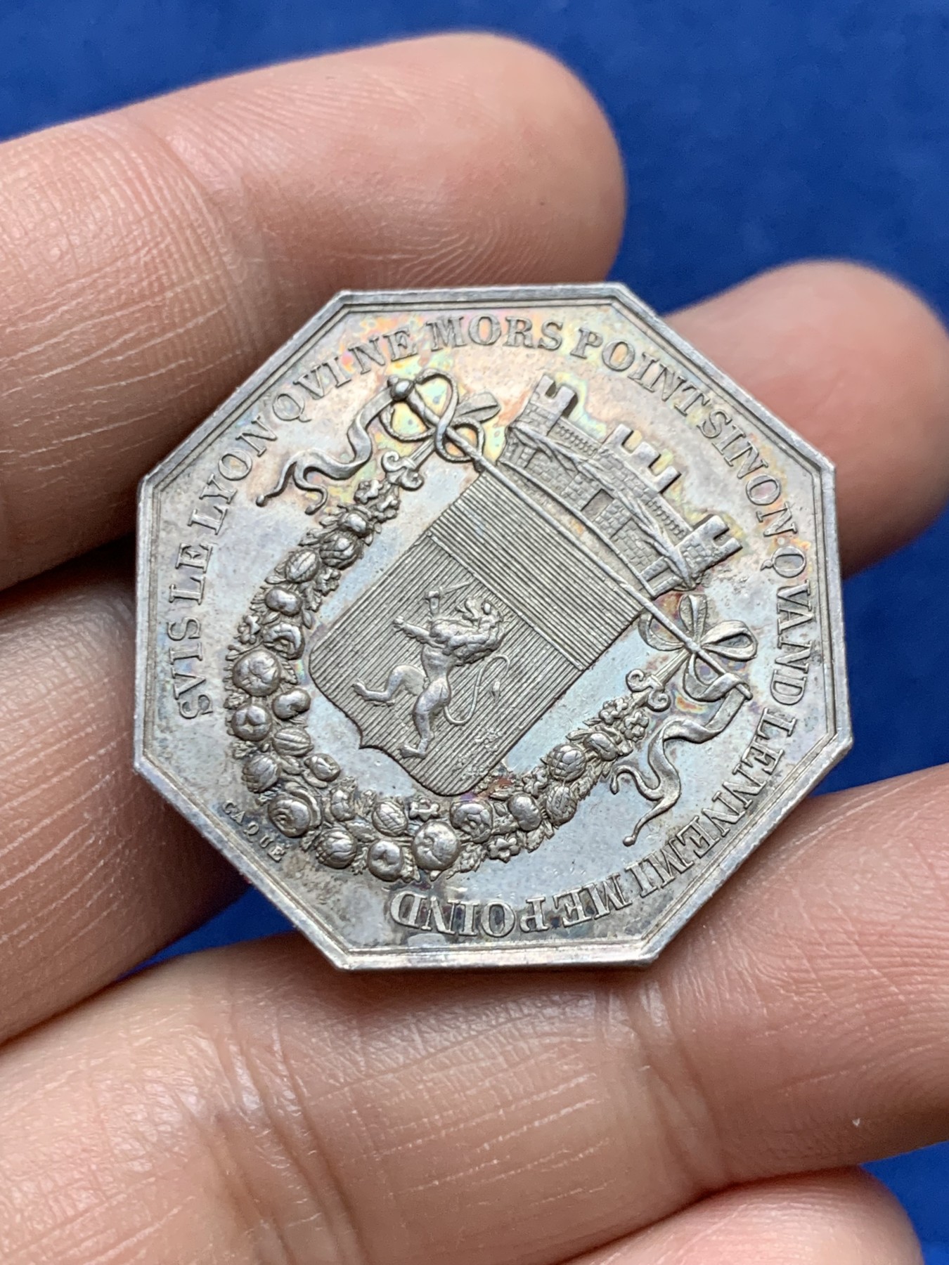 《竞宝斋》第262场-周日，周一，周二 3场连拍 (全场包邮) 法国八角银质代币，里昂商会，17.08g，31.7mm，1832年以前无边铭