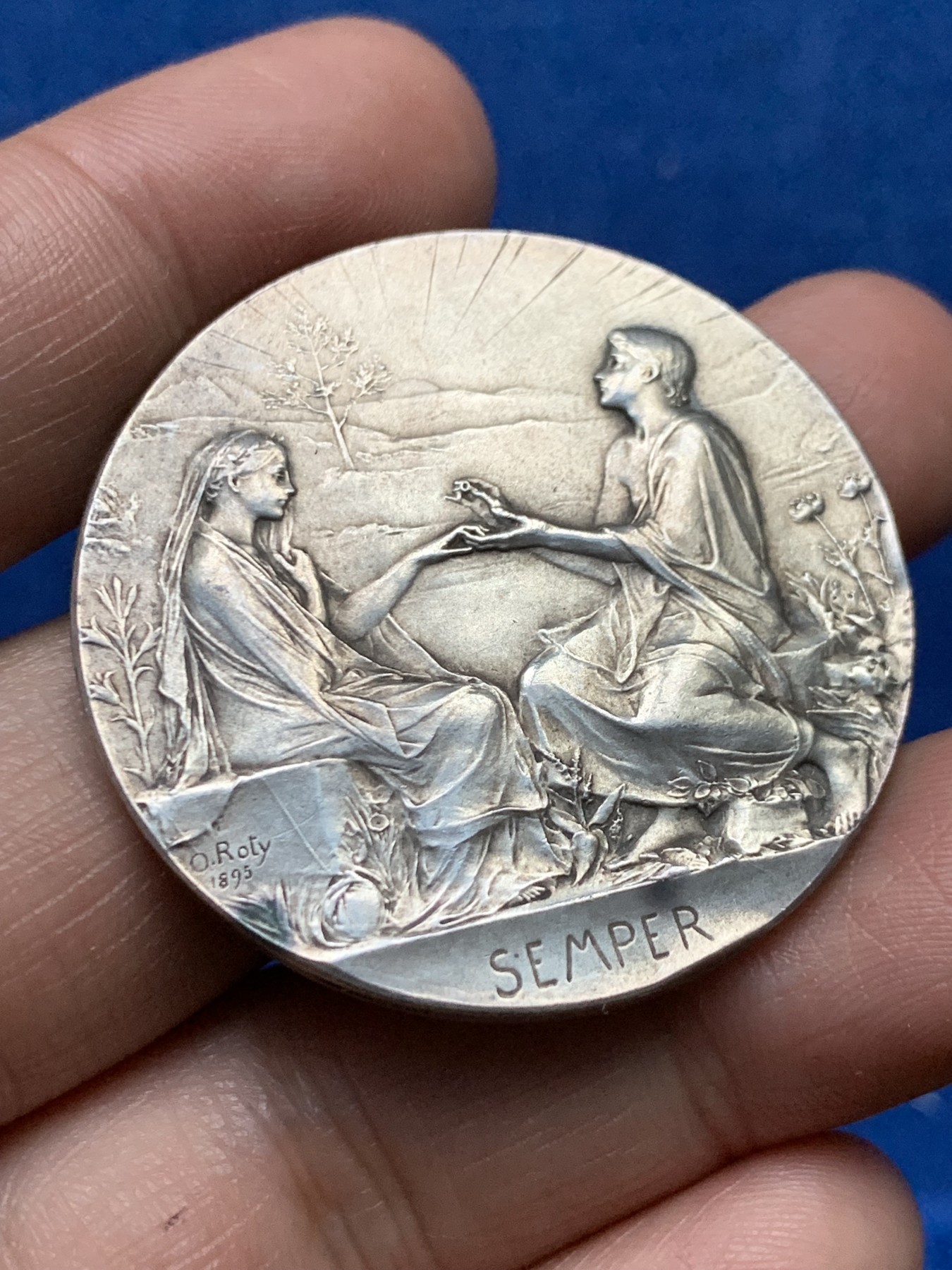 《竞宝斋》第262场-周日，周一，周二 3场连拍 (全场包邮) 法国O.Rtoy “永恒的爱”结婚纪念银章，31.57g，41.3mm，丰饶角边铭，有轻磕