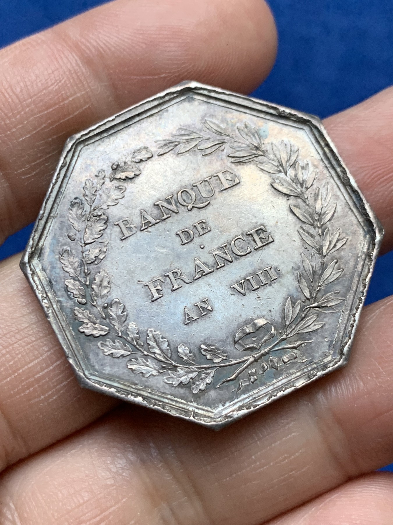 《竞宝斋》第262场-周日，周一，周二 3场连拍 (全场包邮) 法国八角银章，法兰西银行，铭文：智慧决定财富，24.92g，36.4mm，1845-1860手指边铭