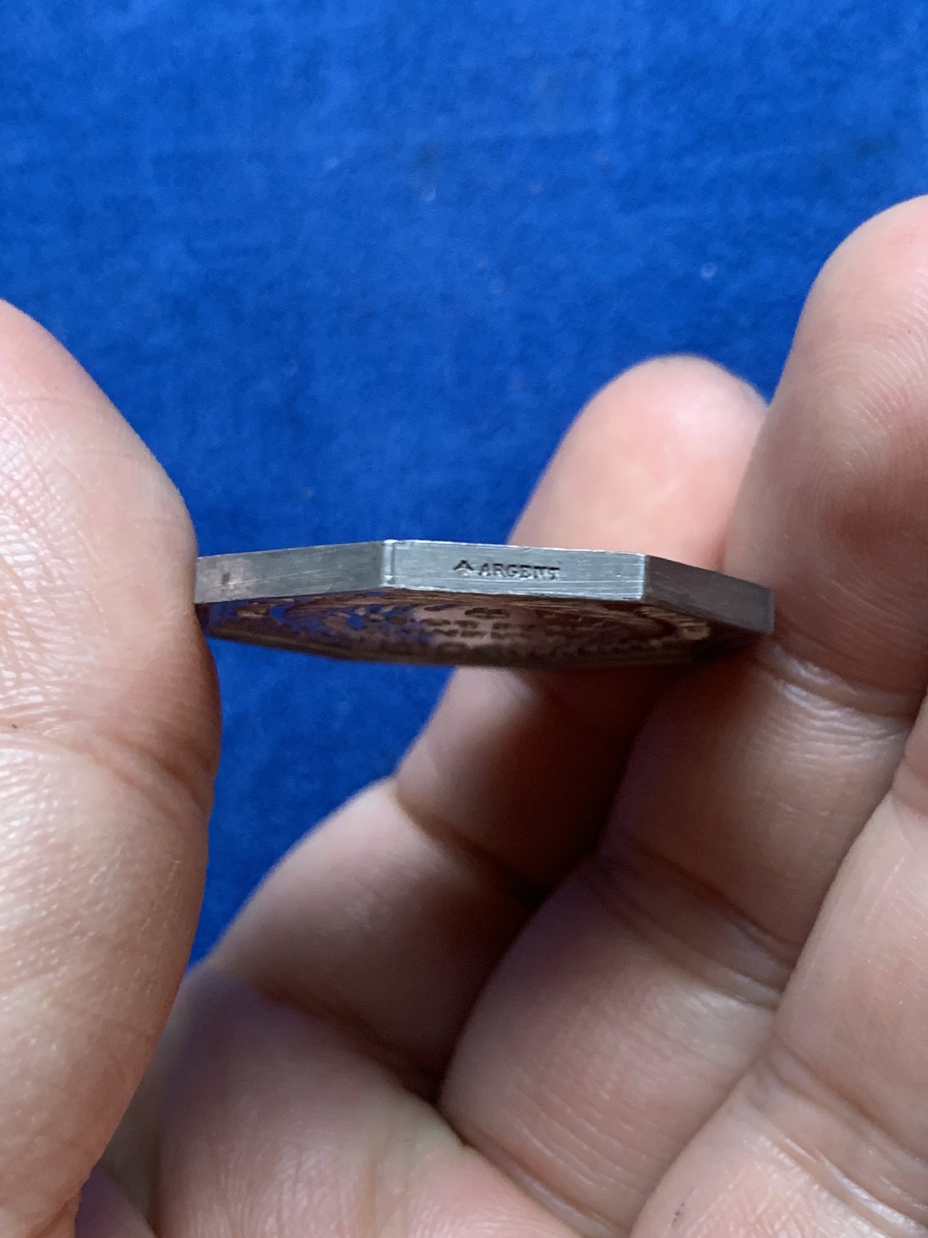 《竞宝斋》第262场-周日，周一，周二 3场连拍 (全场包邮) 法国1860-1879八角银质代币，塞纳省教育机构，查理大帝 蜜蜂边铭 重量15.45克，直径31毫米