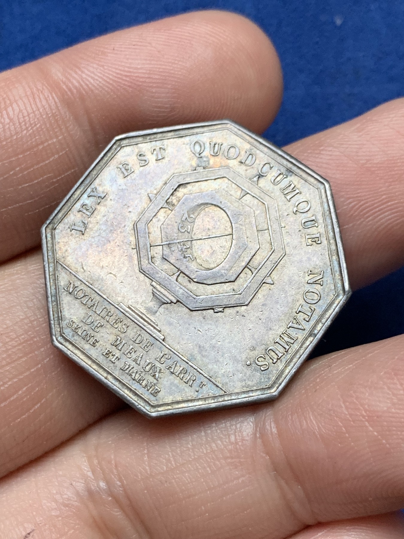 《竞宝斋》第262场-周日，周一，周二 3场连拍 (全场包邮) 法国莫克斯公证人八角银质代币，11.63g，30.2mm，早期无边铭