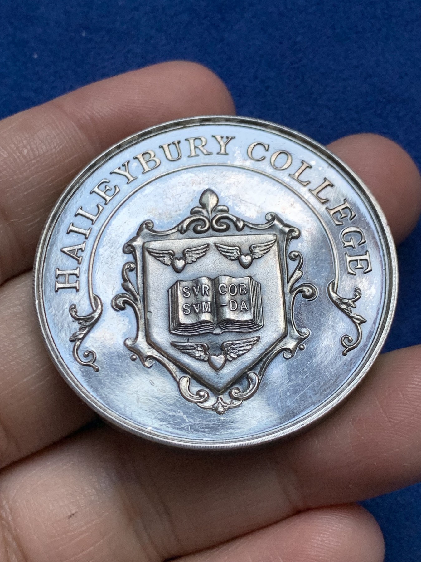 《竞宝斋》第262场-周日，周一，周二 3场连拍 (全场包邮) 英国1911年黑利伯里学院银质奖章，47.39g，44.6mm