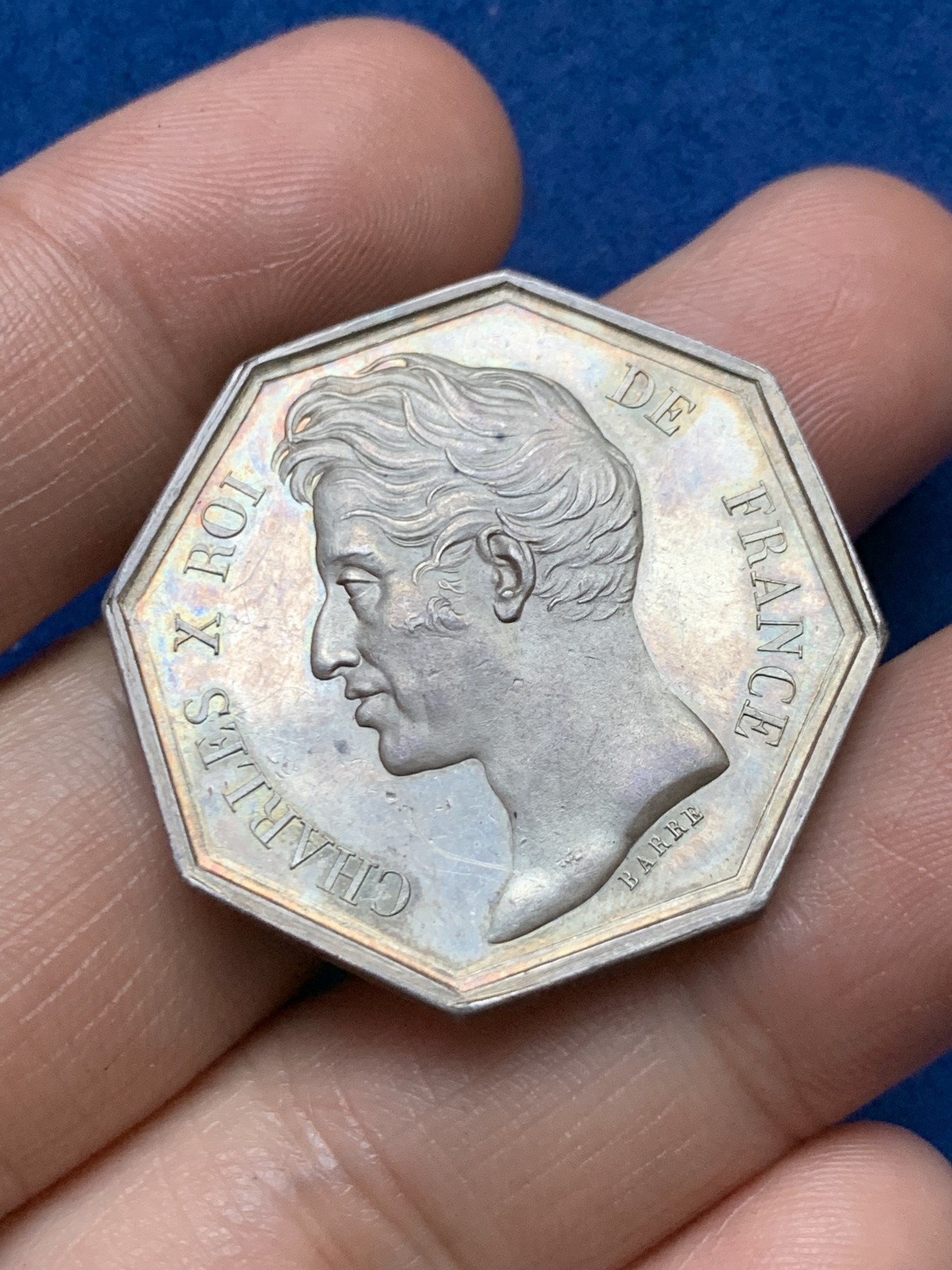 《竞宝斋》第262场-周日，周一，周二 3场连拍 (全场包邮) 法国1826年巴黎初审法院法律和律师协会八角银质代币，15.8g，33.2mm，早期无边铭