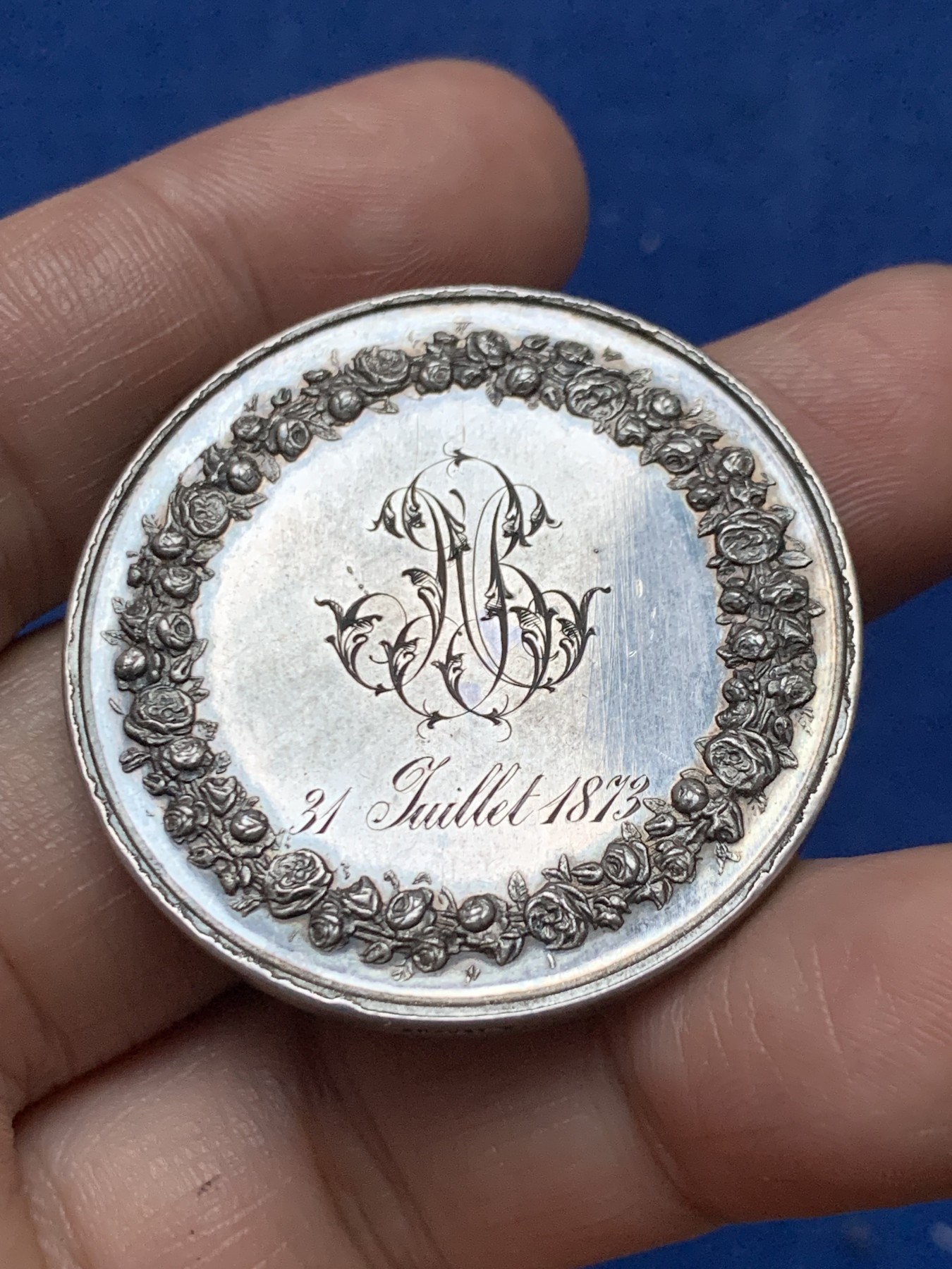 《竞宝斋》第262场-周日，周一，周二 3场连拍 (全场包邮) 法国爱情与婚姻纪念银章，24.72g，39.4mm，蜜蜂边铭