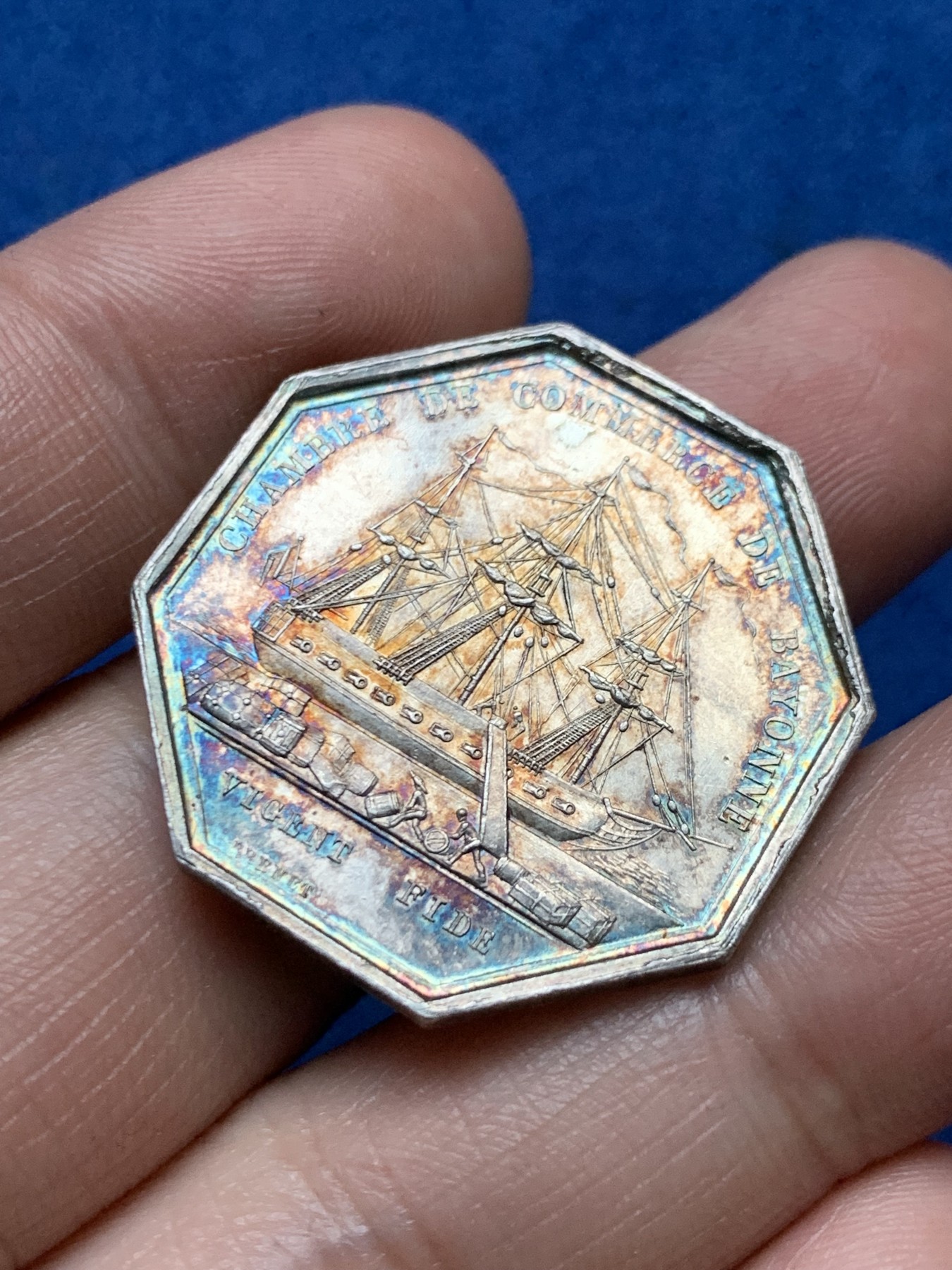 《竞宝斋》第262场-周日，周一，周二 3场连拍 (全场包邮) 法国八角银章，巴约纳商会，13.05g，30.7mm，蜜蜂边铭，极美五彩包浆