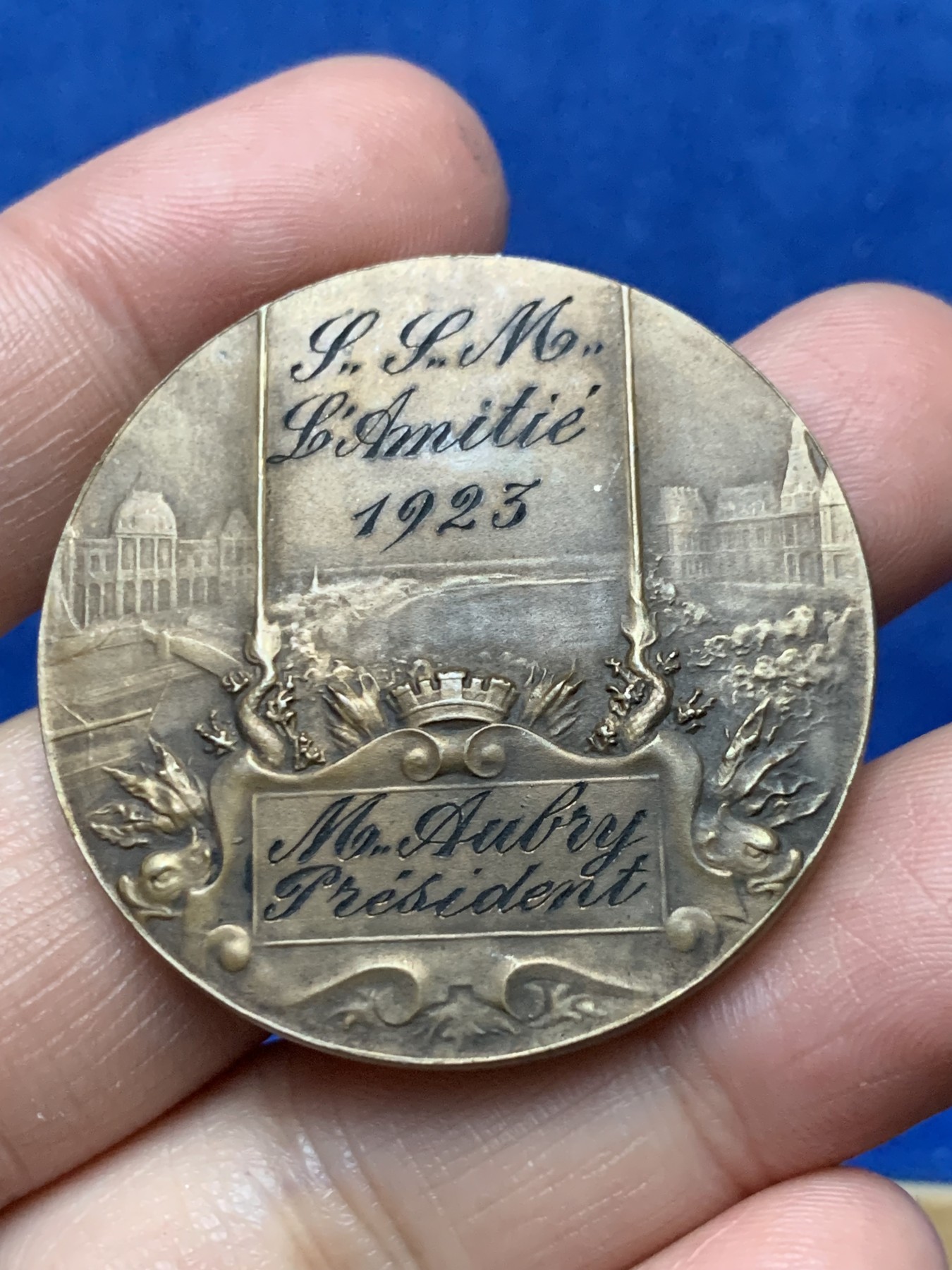 《竞宝斋》第262场-周日，周一，周二 3场连拍 (全场包邮) 法国勒阿弗尔市铜质奖章，32.32g，41mm，边铭+三角形+bronze