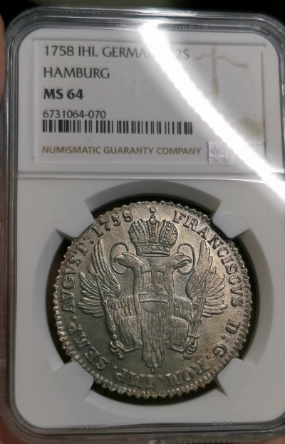 凡希社世界钱币微拍第二百六十六期 荐！1758帝国自由市汉堡城市徽章32先令大银NGC-MS64，灰彩皮蛋光，质感卓越的一枚！