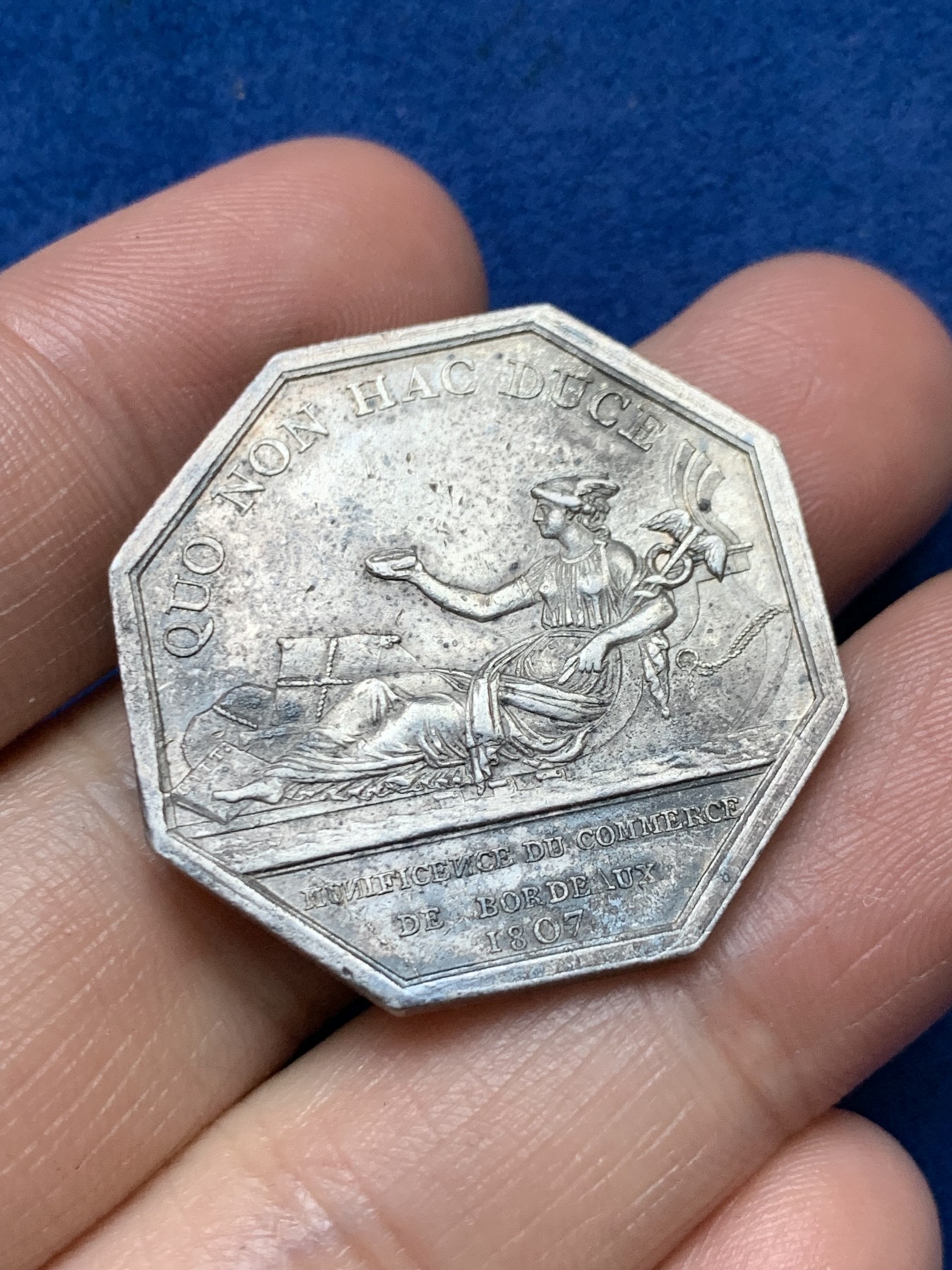 《竞宝斋》第262场-周日，周一，周二 3场连拍 (全场包邮) 法国1807年拿破仑波尔多商会八角银质jeton，15.66g，31.5mm，早期无边铭