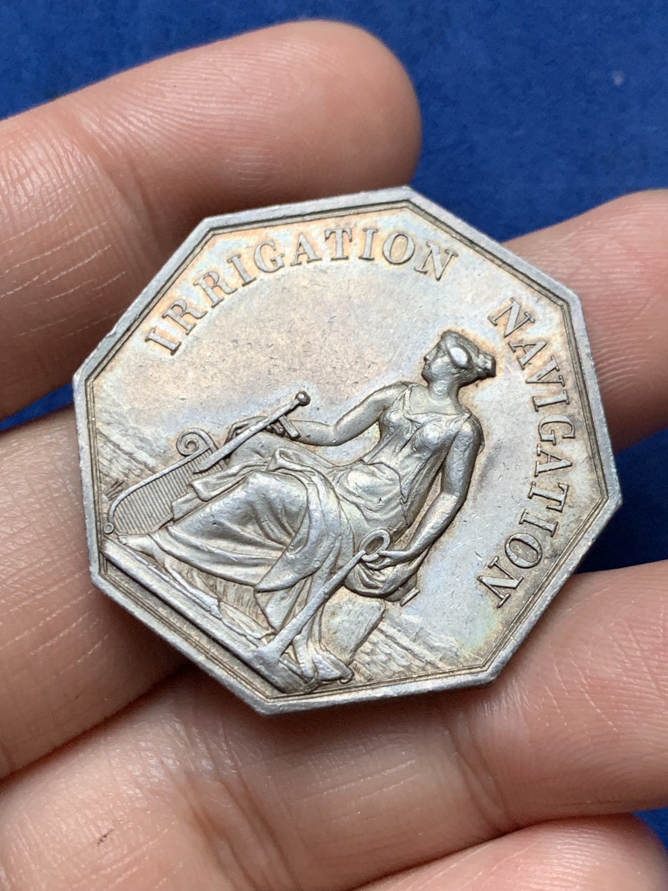 《竞宝斋》第262场-周日，周一，周二 3场连拍 (全场包邮) 法国JETON银质八角，皮埃尔拉特运河，直径35.2毫米 重量20.09克，边铭：1832-1841神灯