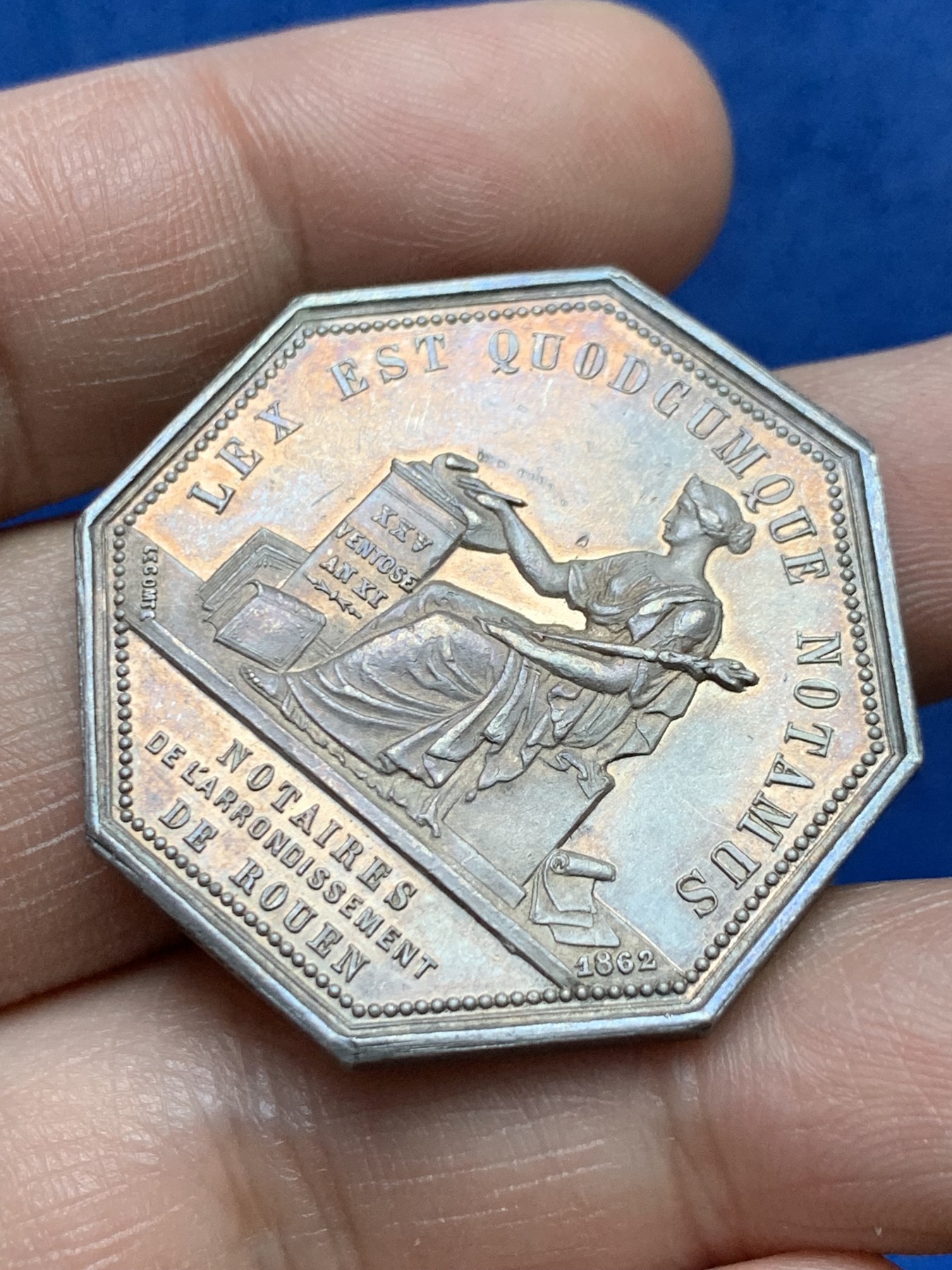 《竞宝斋》第262场-周日，周一，周二 3场连拍 (全场包邮) 法国鲁昂公证人银质八角代币，22.13g，36.3mm，蜜蜂边铭