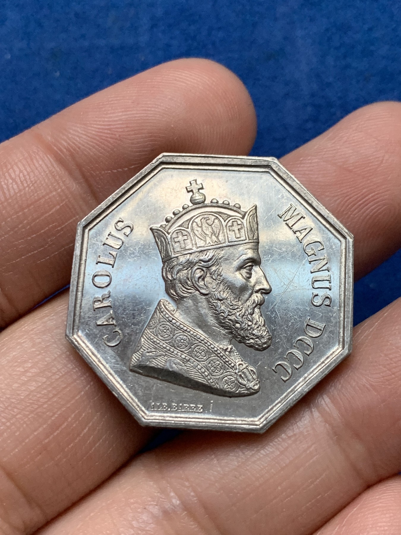 《竞宝斋》第262场-周日，周一，周二 3场连拍 (全场包邮) 法国1860-1879八角银质代币，塞纳省教育机构，查理大帝 蜜蜂边铭 重量15.45克，直径31毫米