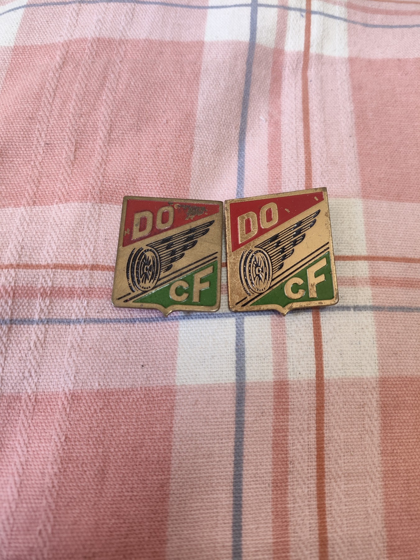 仁孝堂徽章红藏拍卖(第四场) 荷兰交通运输部证章一对 铜制珐琅 压手