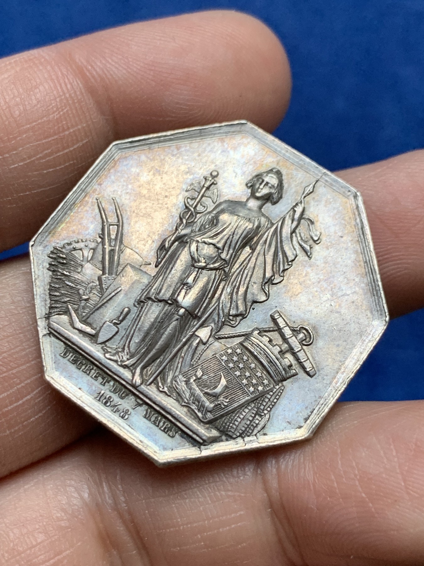 《竞宝斋》第262场-周日，周一，周二 3场连拍 (全场包邮) 法国八角代用银币，巴黎贴现银行，18.67g，34.5mm，无边铭