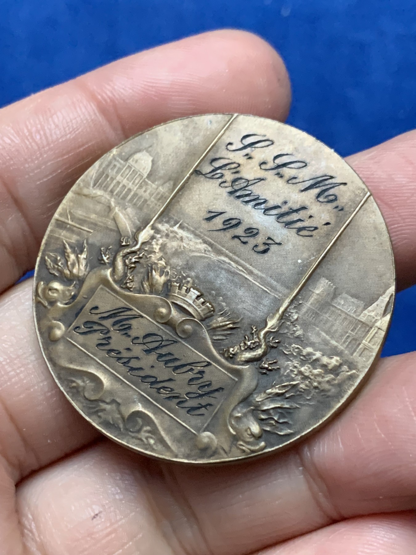 《竞宝斋》第262场-周日，周一，周二 3场连拍 (全场包邮) 法国勒阿弗尔市铜质奖章，32.32g，41mm，边铭+三角形+bronze