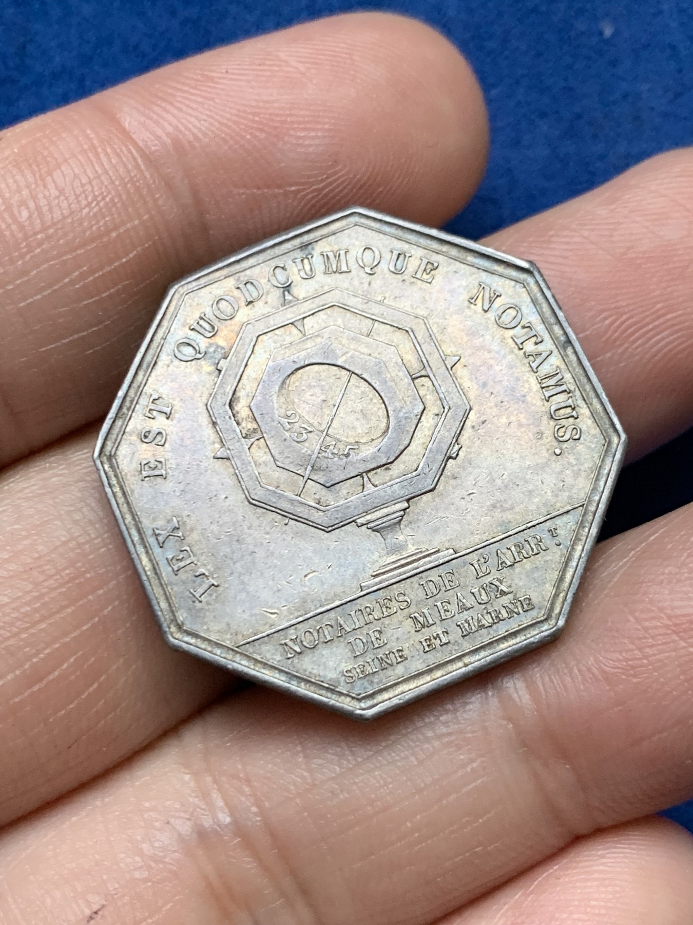 《竞宝斋》第262场-周日，周一，周二 3场连拍 (全场包邮) 法国莫克斯公证人八角银质代币，11.63g，30.2mm，早期无边铭