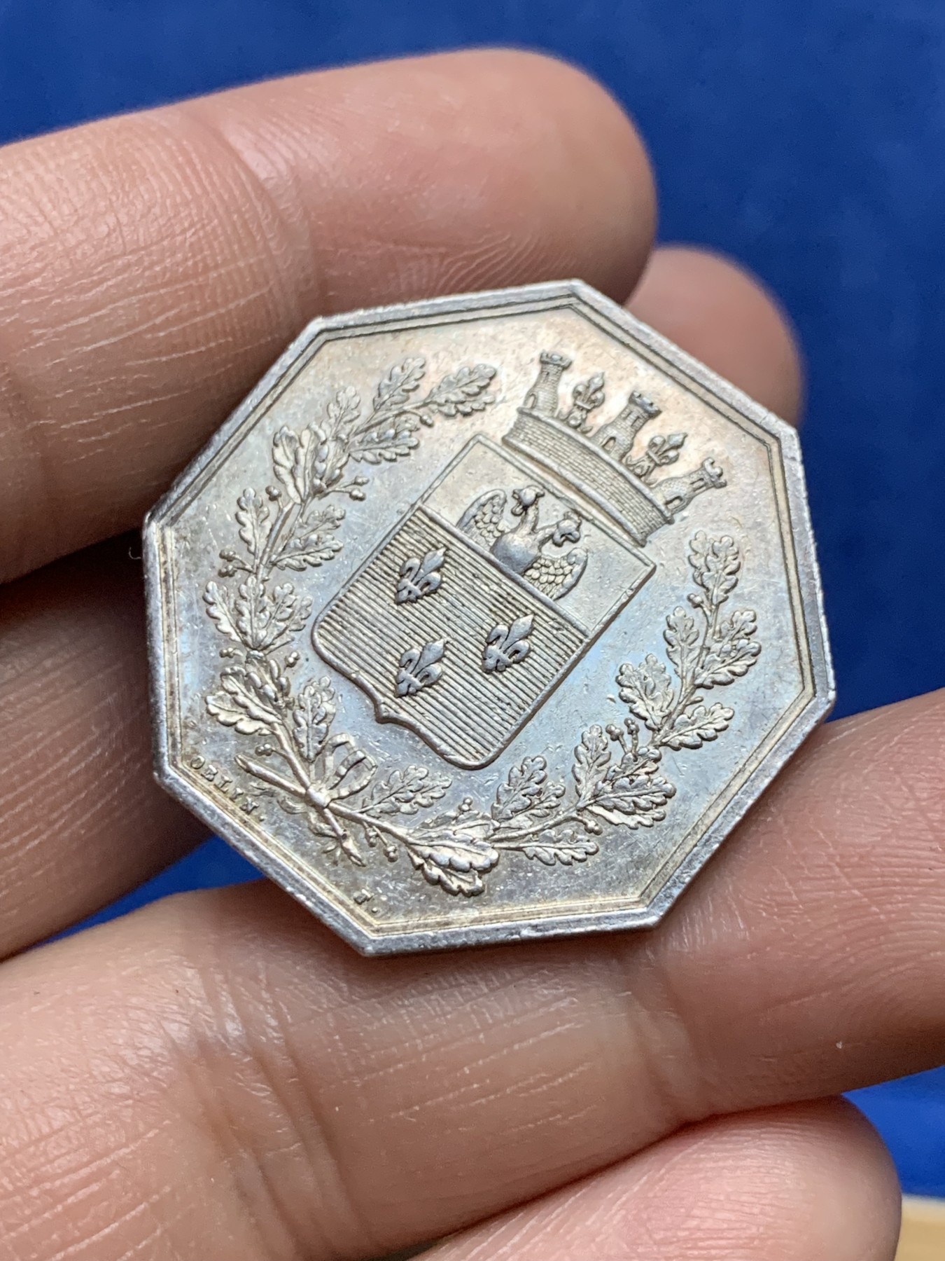 《竞宝斋》第262场-周日，周一，周二 3场连拍 (全场包邮) 法国八角银章，带有双头鸡纹章标志的凡尔赛城市，12.87g，30.5mm，早期无边铭