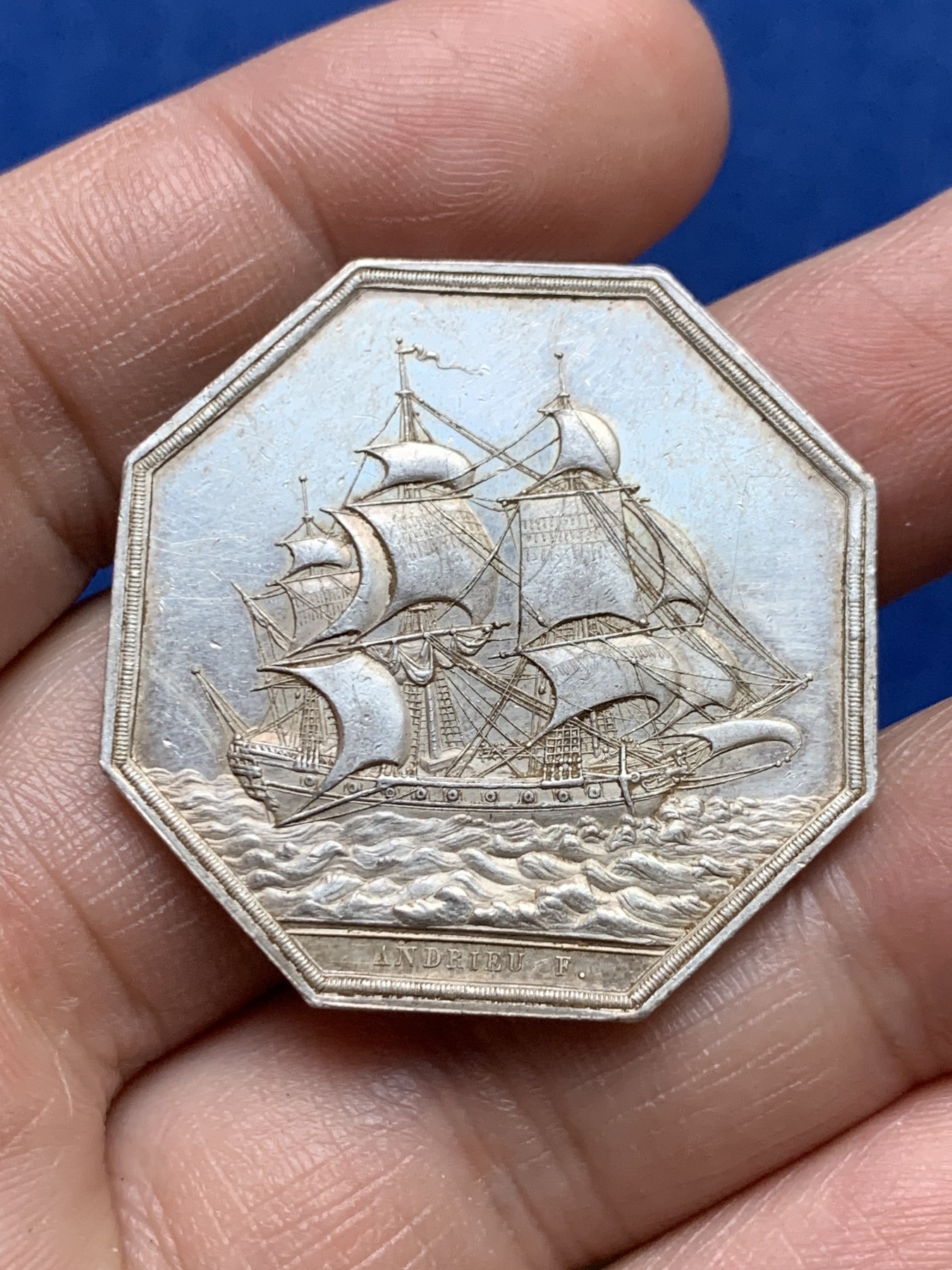 《竞宝斋》第262场-周日，周一，周二 3场连拍 (全场包邮) 法国1803年巴黎商会八角代用币银章，直径35.9mm，重17.80g，早期光边原铸