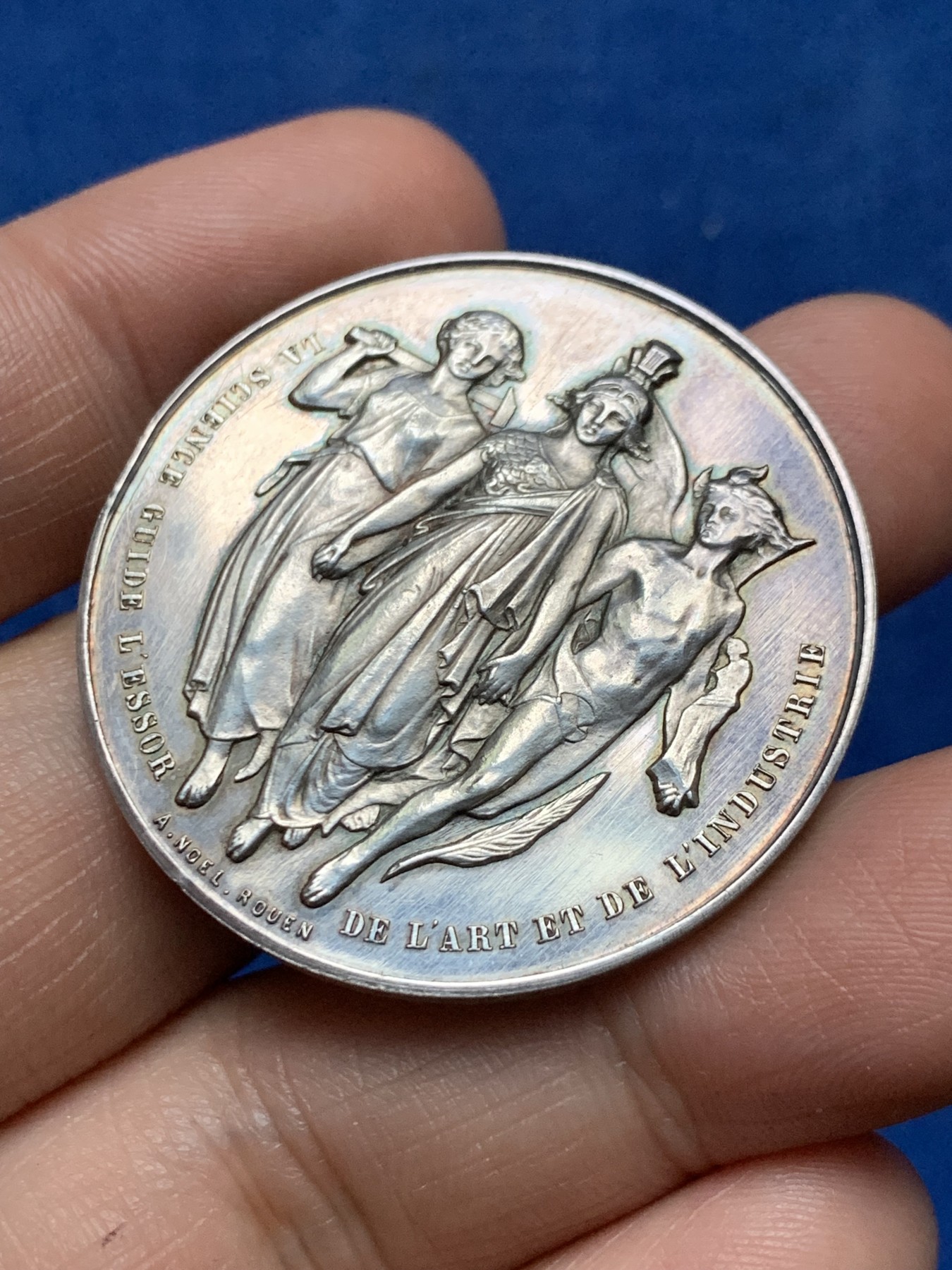 《竞宝斋》第262场-周日，周一，周二 3场连拍 (全场包邮) 法国银质jeton，诺曼底塞纳河畔商业和工业模拟自由公司，铭文：科学引导艺术和工业的发展，背面头像是高乃衣，22.82g，38.6mm，丰饶角边铭，8点方向有磕