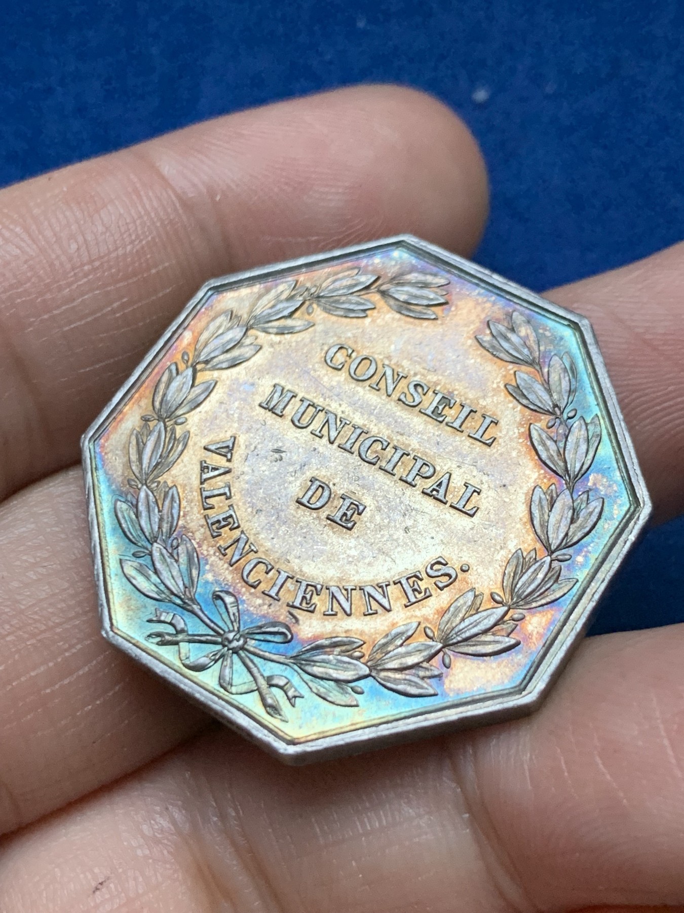 《竞宝斋》第262场-周日，周一，周二 3场连拍 (全场包邮) 法国瓦伦谢纳市政管理八角银质代币，16.28g，33.7mm，1860-1879年蜜蜂边铭