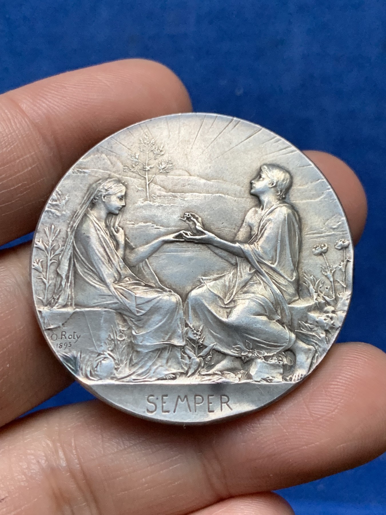 《竞宝斋》第262场-周日，周一，周二 3场连拍 (全场包邮) 法国O.Rtoy “永恒的爱”结婚纪念银章，31.57g，41.3mm，丰饶角边铭，有轻磕