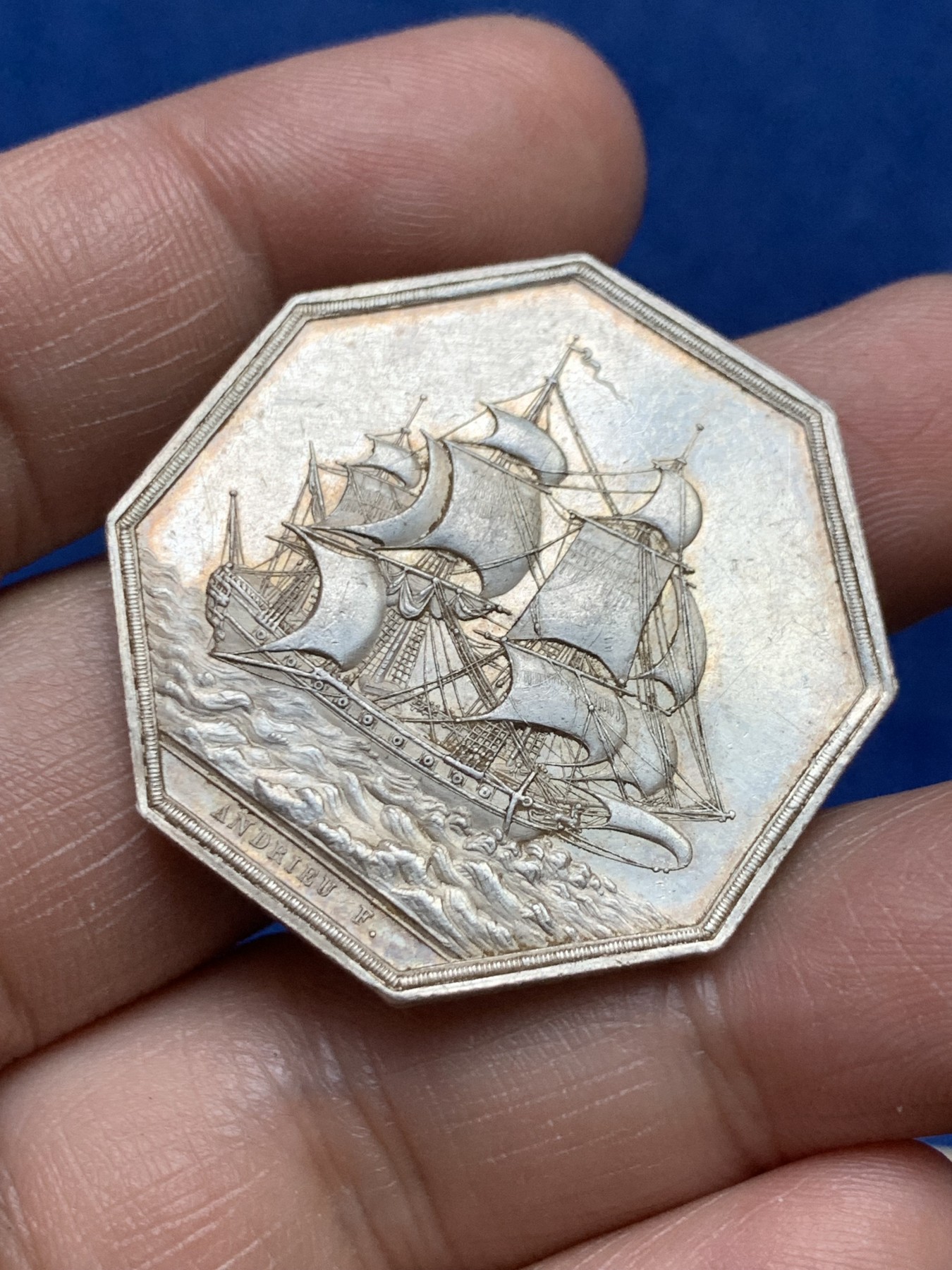 《竞宝斋》第262场-周日，周一，周二 3场连拍 (全场包邮) 法国1803年巴黎商会八角代用币银章，直径35.9mm，重17.80g，早期光边原铸